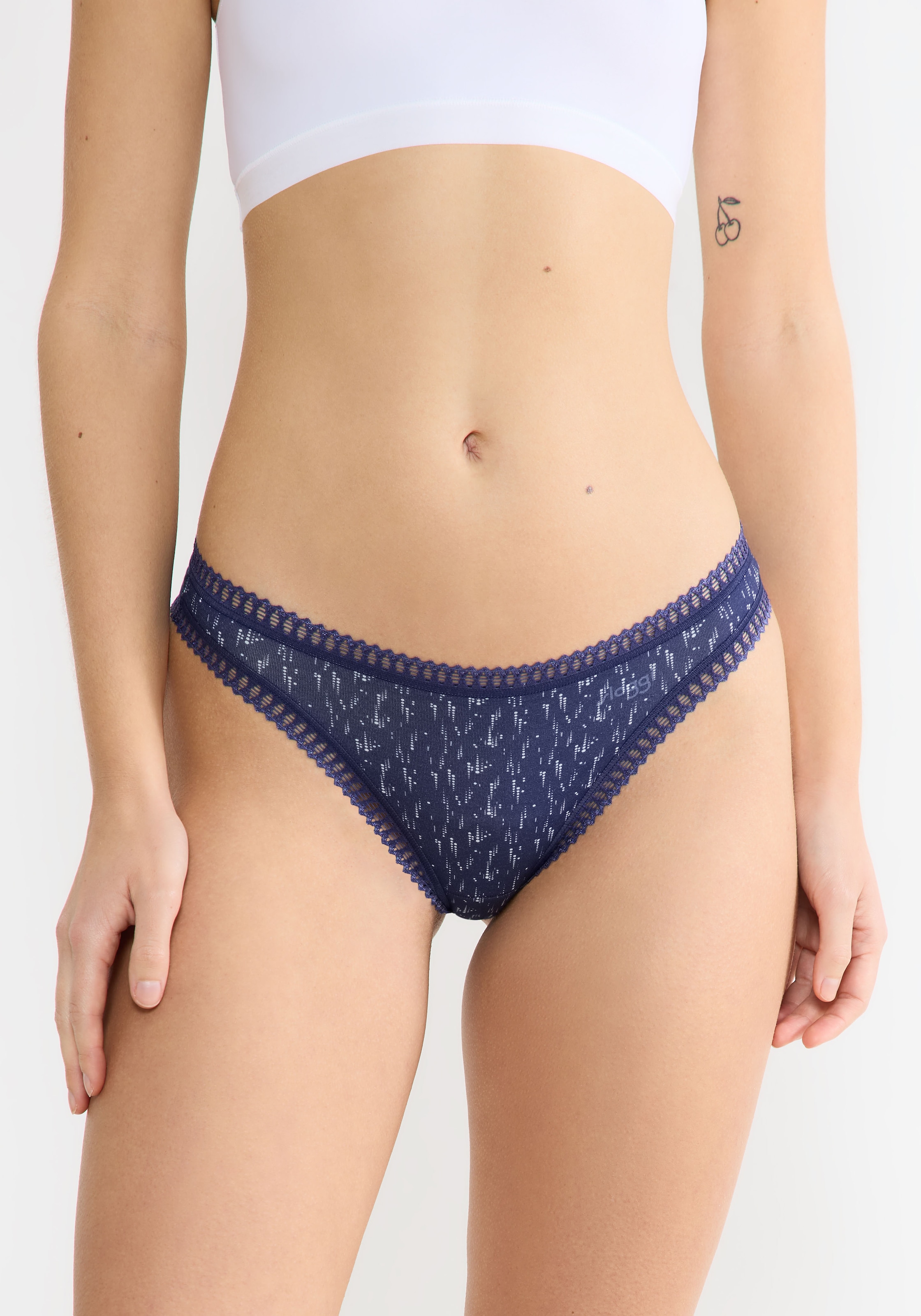 sloggi String »GO Crush«, (3er Pack), mit Spitzendetails, uni, gemustert