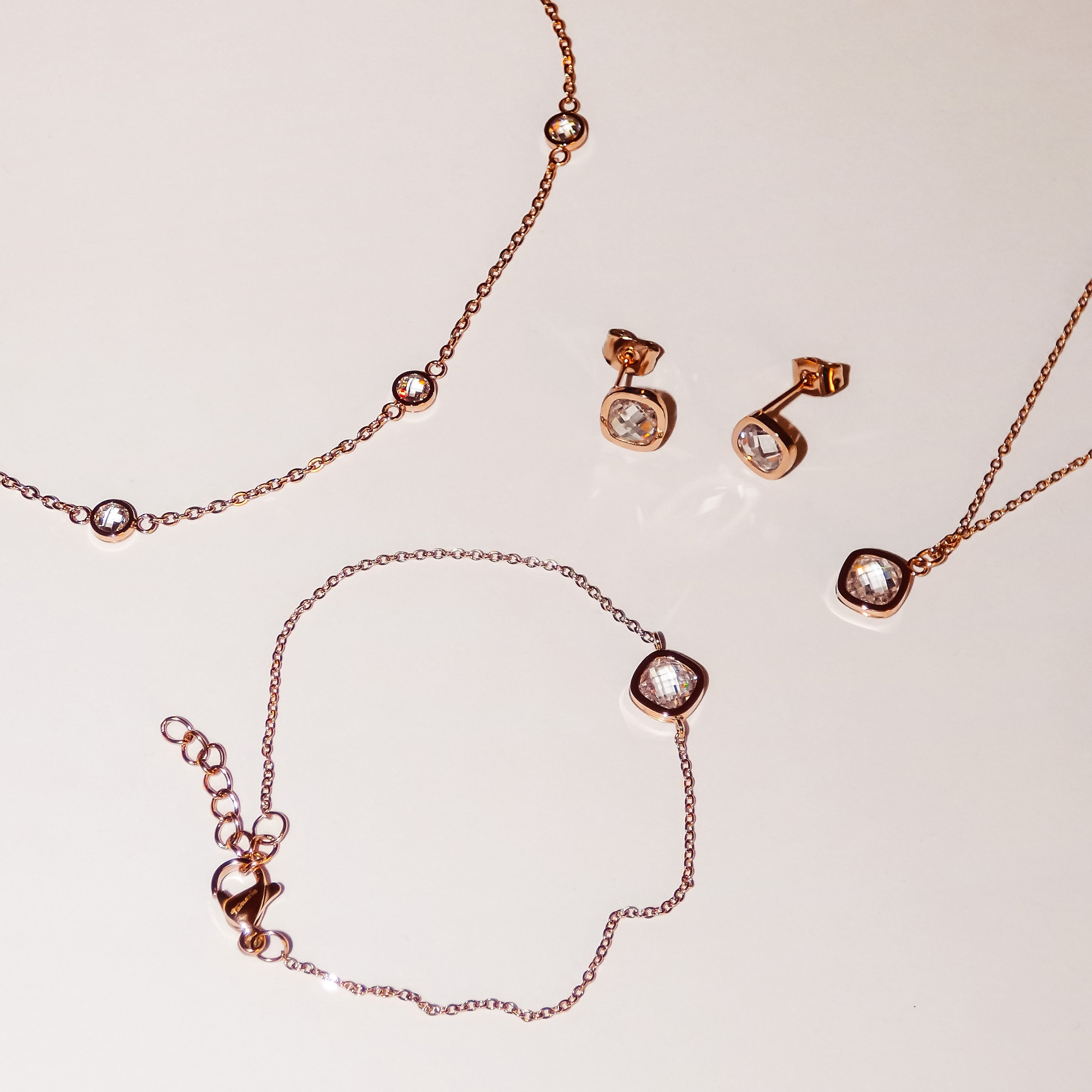Tamaris Paar Ohrstecker »Shiny Stones« mit Zirkonia (synth.)