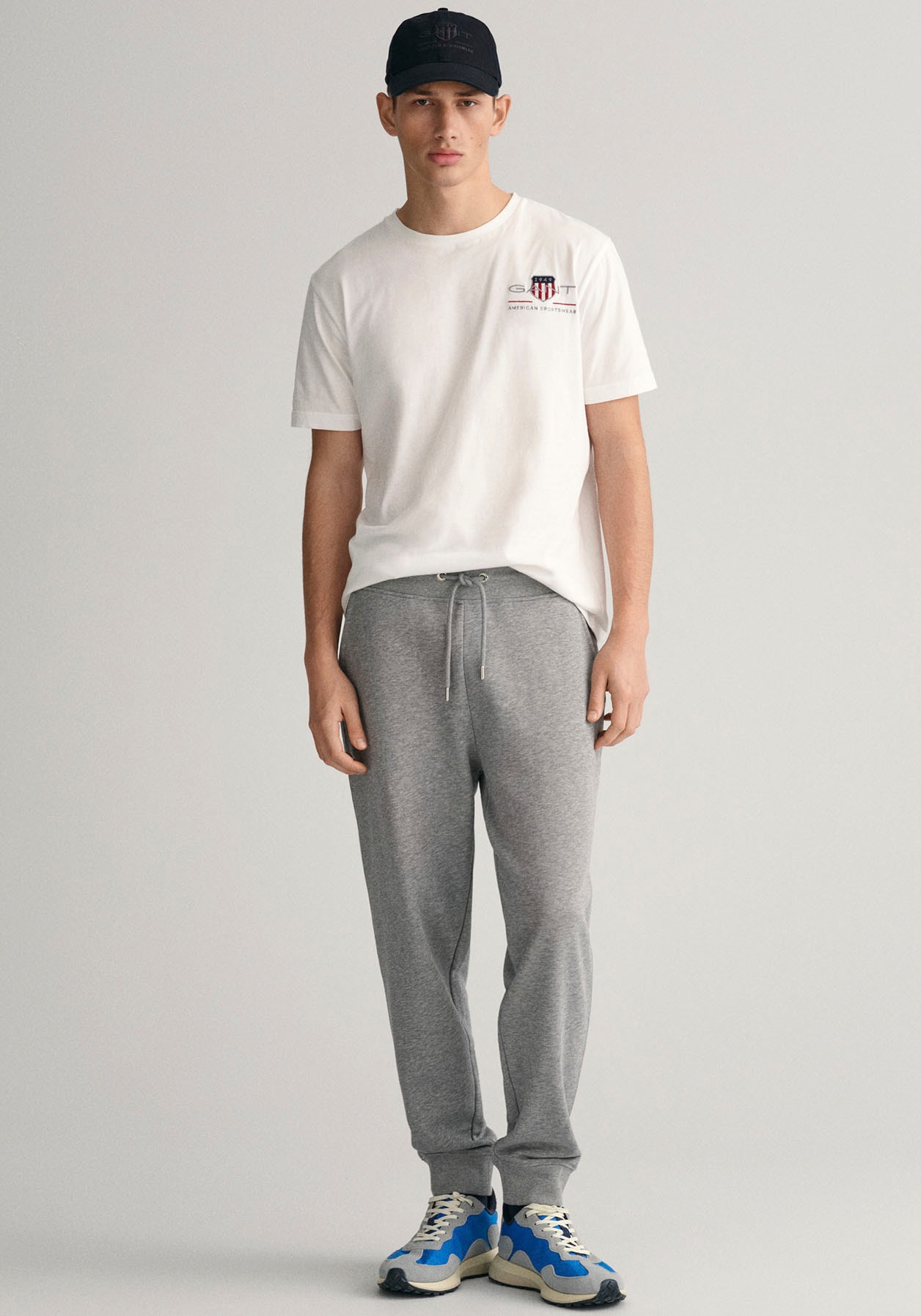 Gant Sweathose »REG SHIELD SWEATPANTS«, mit Logostickerei unterhalb des Bunds