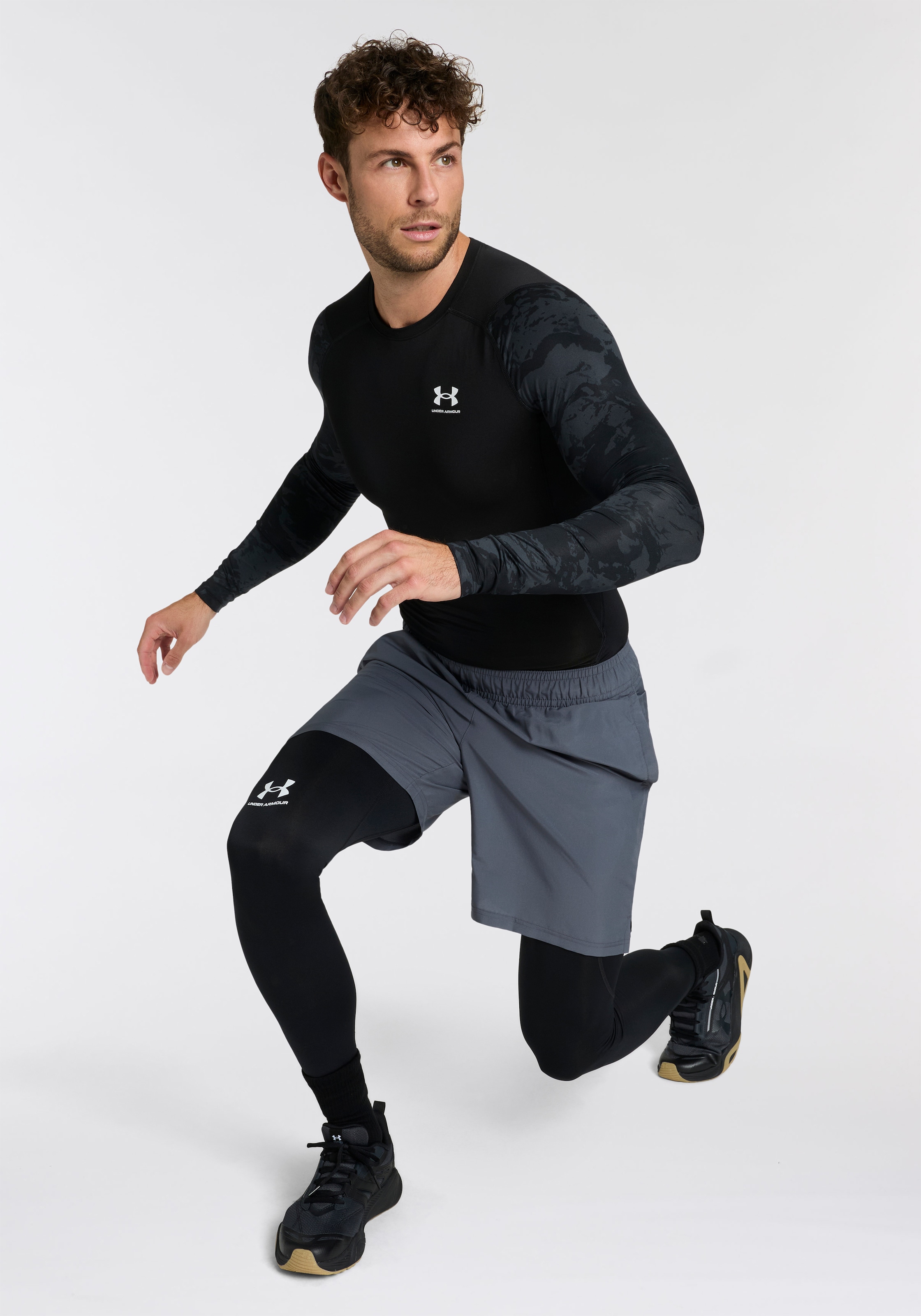 Under Armour® Shorts »UA TECH WOVEN WORDMARK SHORT«  mit Eingrifftaschen, pflegeleicht, normale Leibhöhe, gerade Beinform