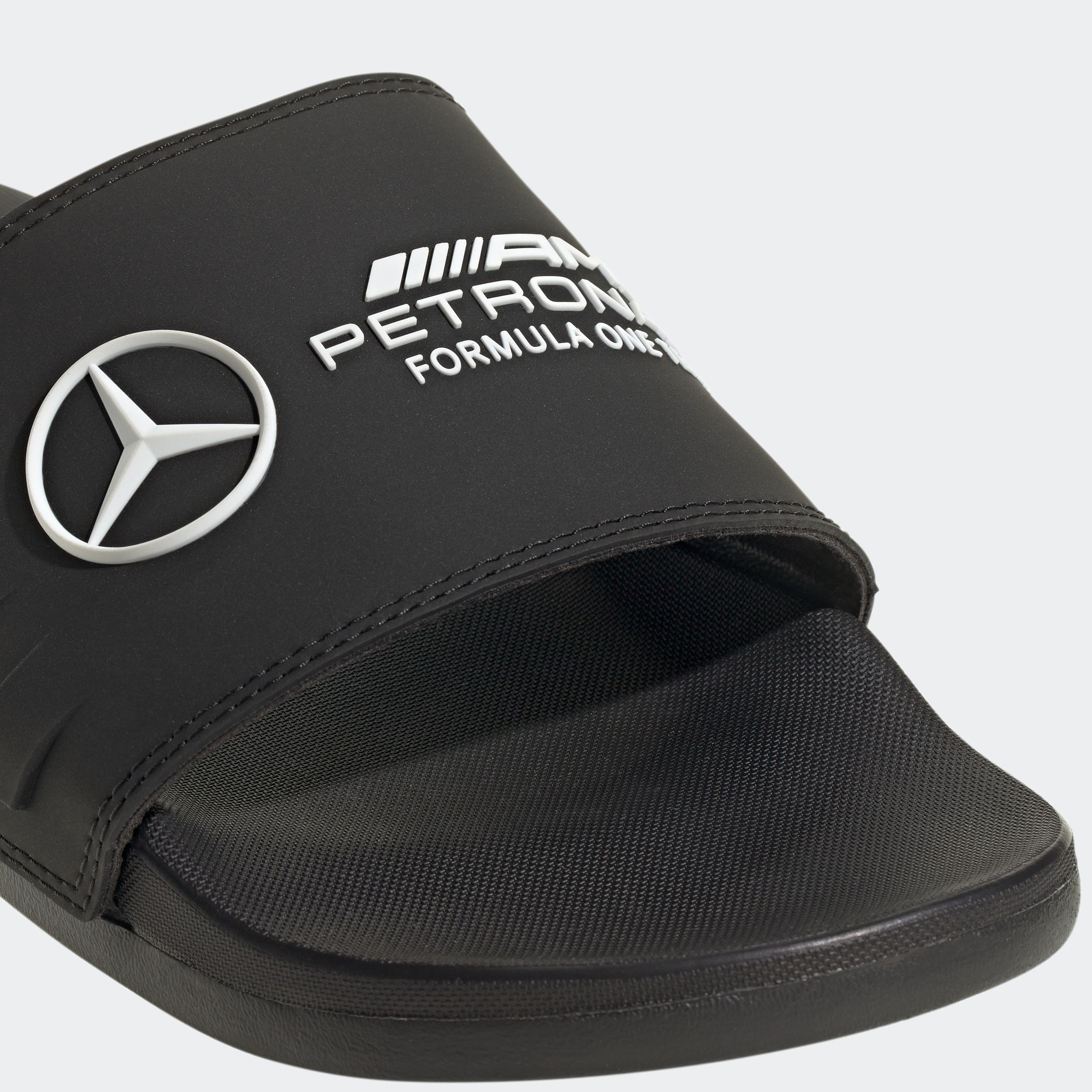adidas Performance Badesandale »MERCEDES - AMG PETRONAS FORMULA ONE TEAM COMFORT ADILETTE«, Mercedes AMG Motorsport