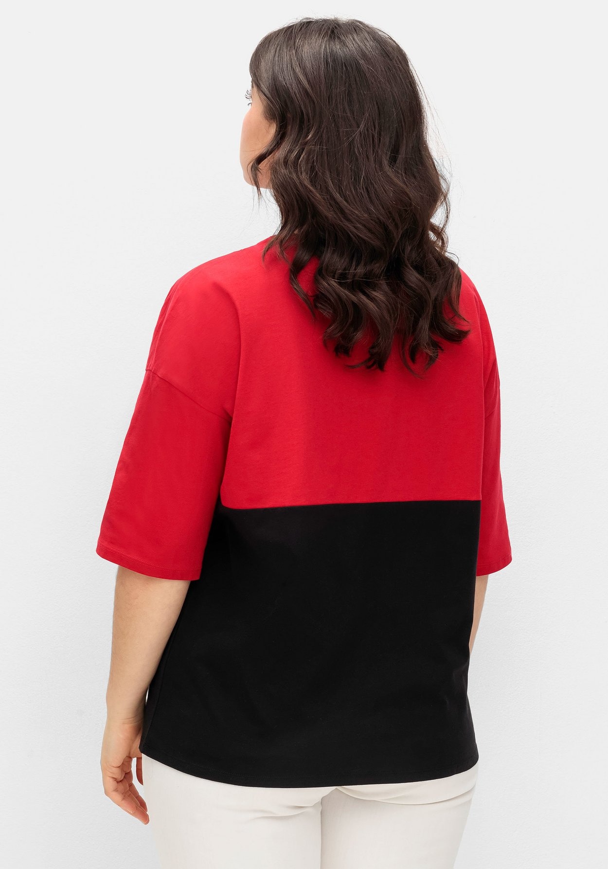 Sheego T-Shirt »Jerseyshirt mit kleinem Stehkragen und Wordingprint«