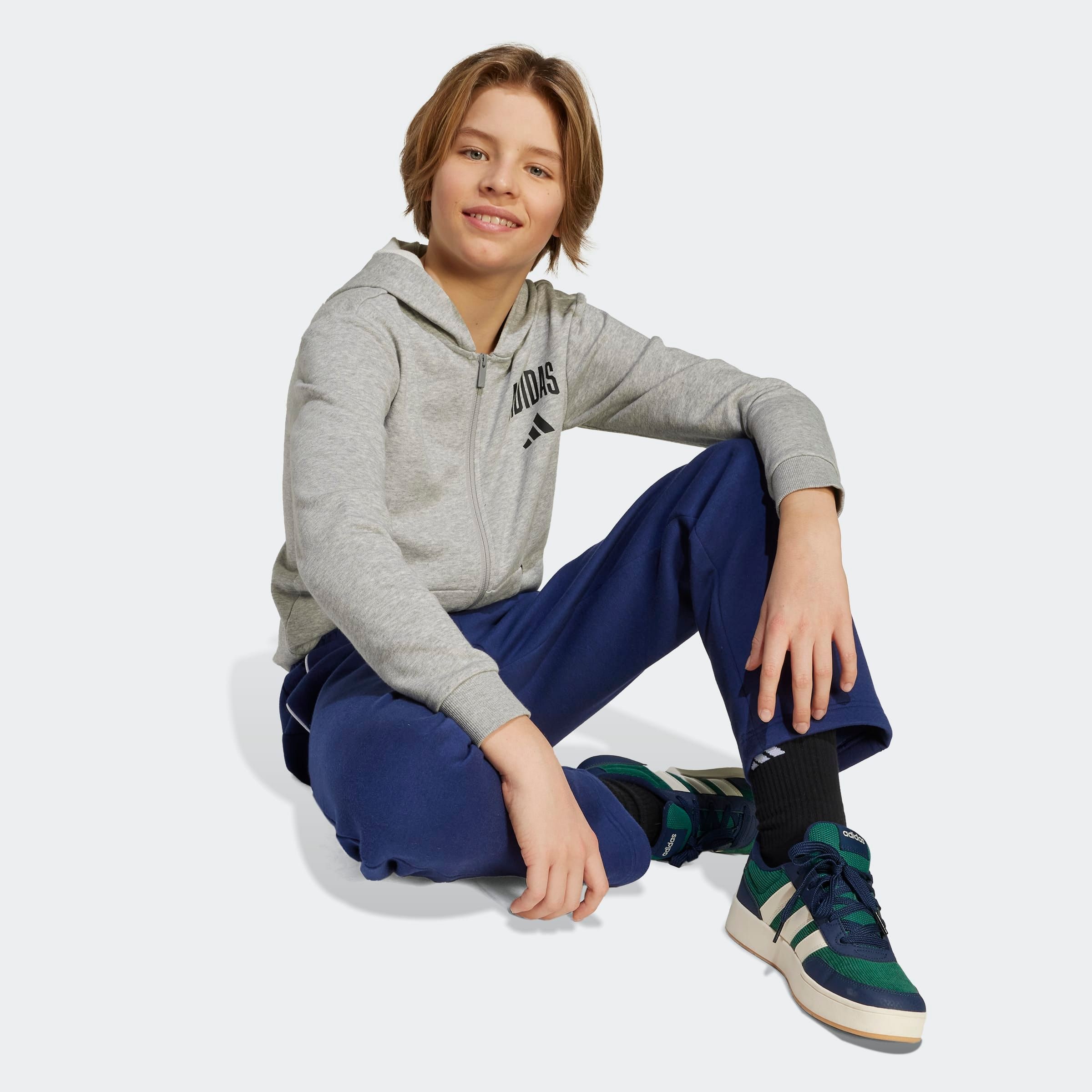 adidas Sportswear Kapuzensweatshirt »SEASONALS ESSENTIALS COLLEGIATE TYPOGRAPHY FULL-ZIP HOODIE KIDS«
