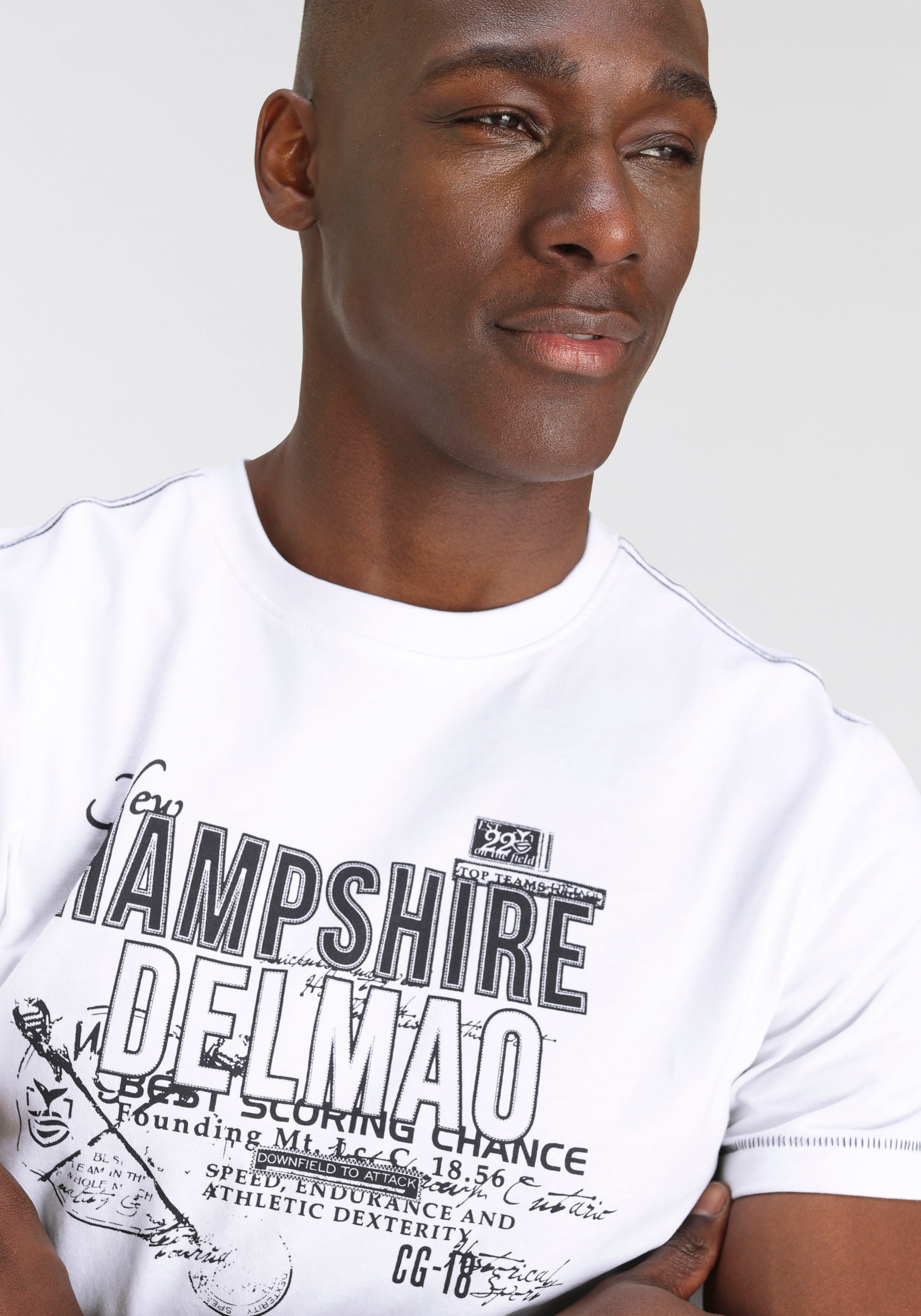 DELMAO T-Shirt, mit Brustprint MARKE! kontrastfarbigen und bei Nähten-NEUE ♕