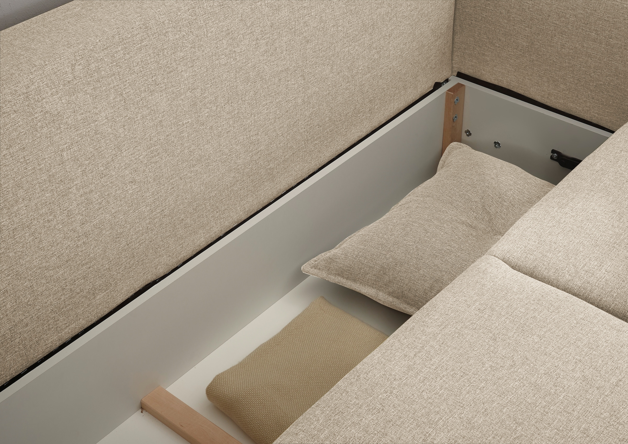 ED EXCITING DESIGN Schlafsofa »Pamplona«, mit Bettkasten & Zierkissen