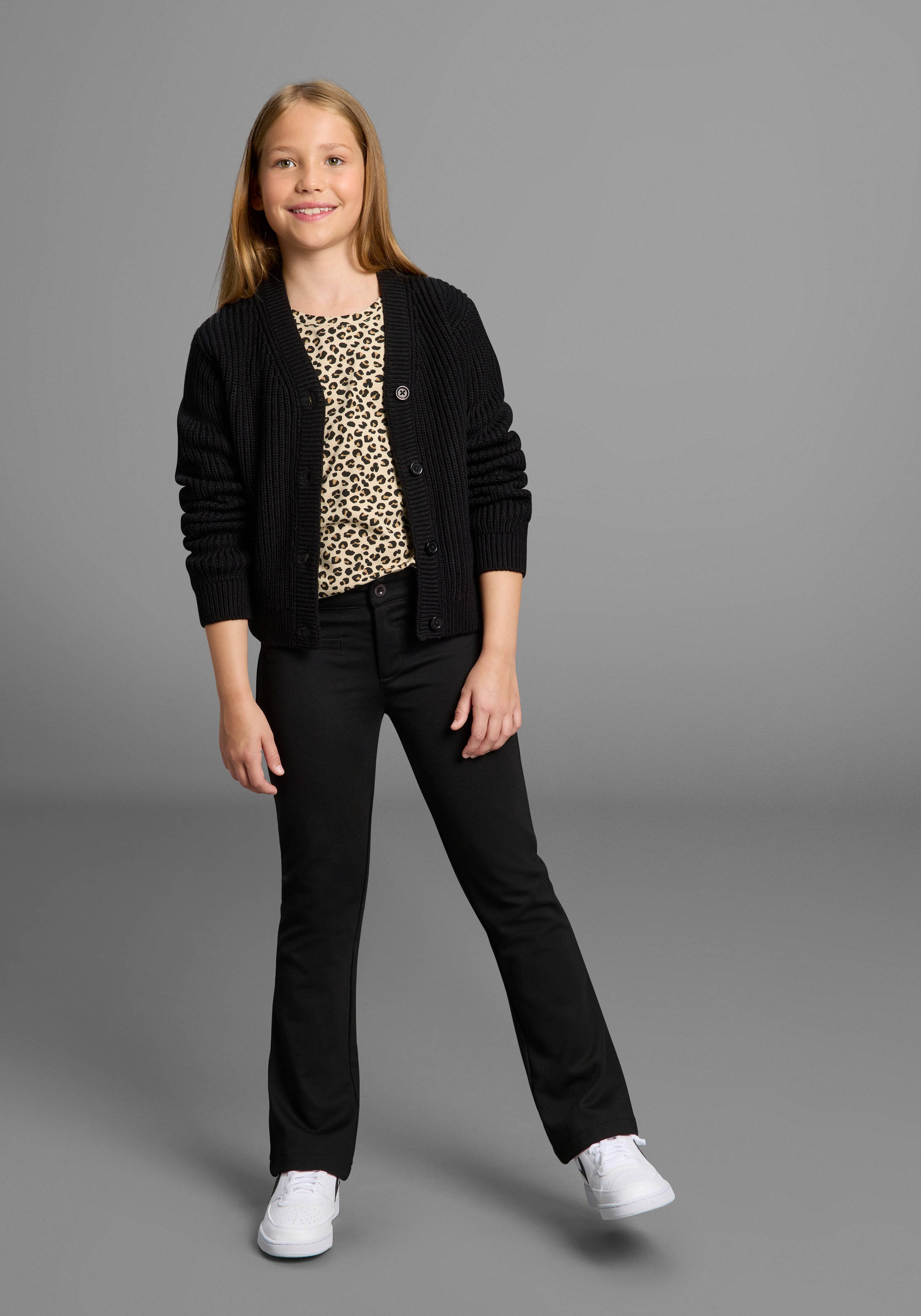 KIDSWORLD Strickjacke »Strickjacke Basic-Style« Strickjacke, toll zu allem zu kombinieren