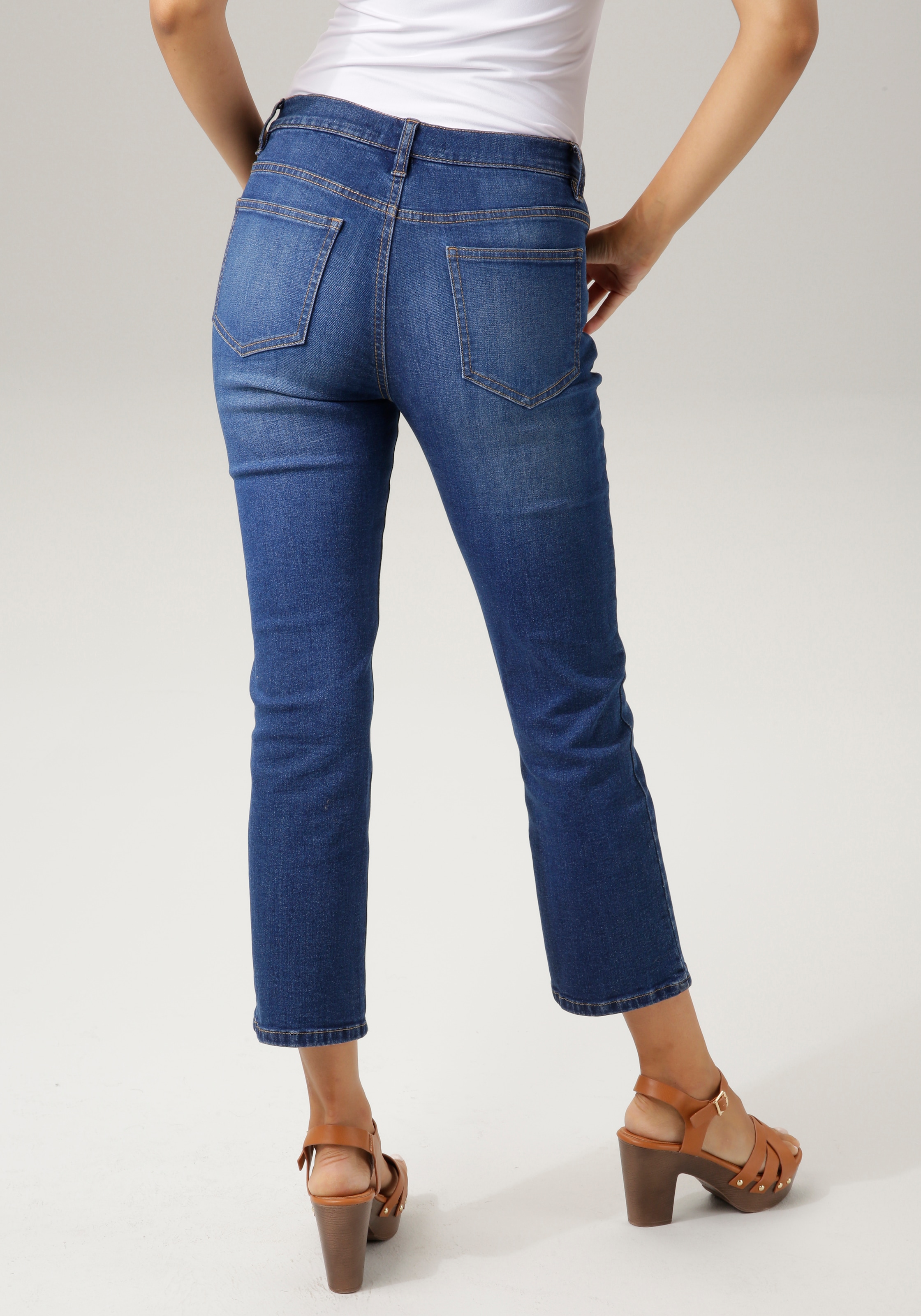 bei in CASUAL 7/8-Länge Aniston Bootcut-Jeans, trendiger ♕