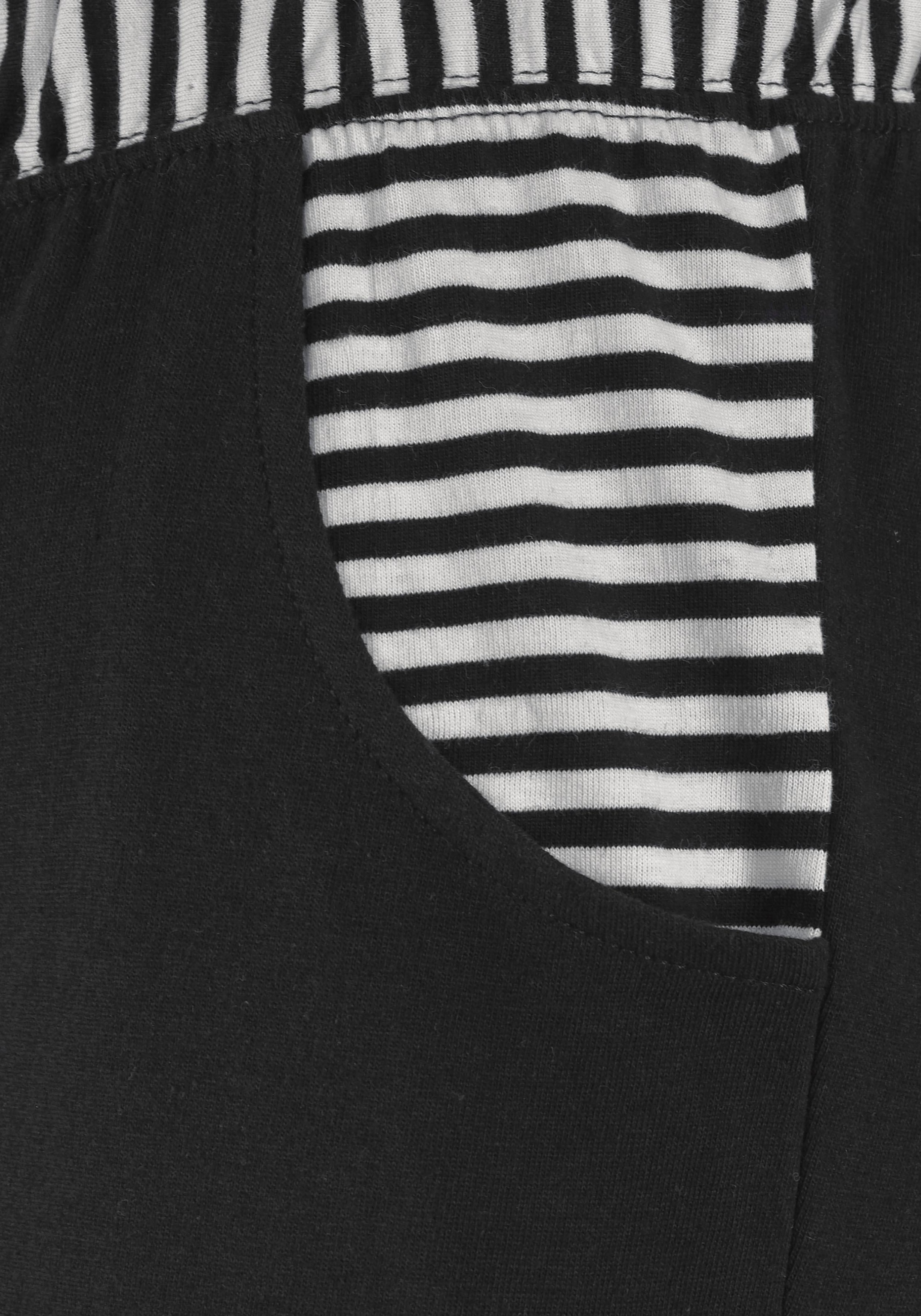 H.I.S Capri-Pyjama, (2 tlg., T-Shirt 1 Stück), mit Hose geringeltem und legerer ♕ bei