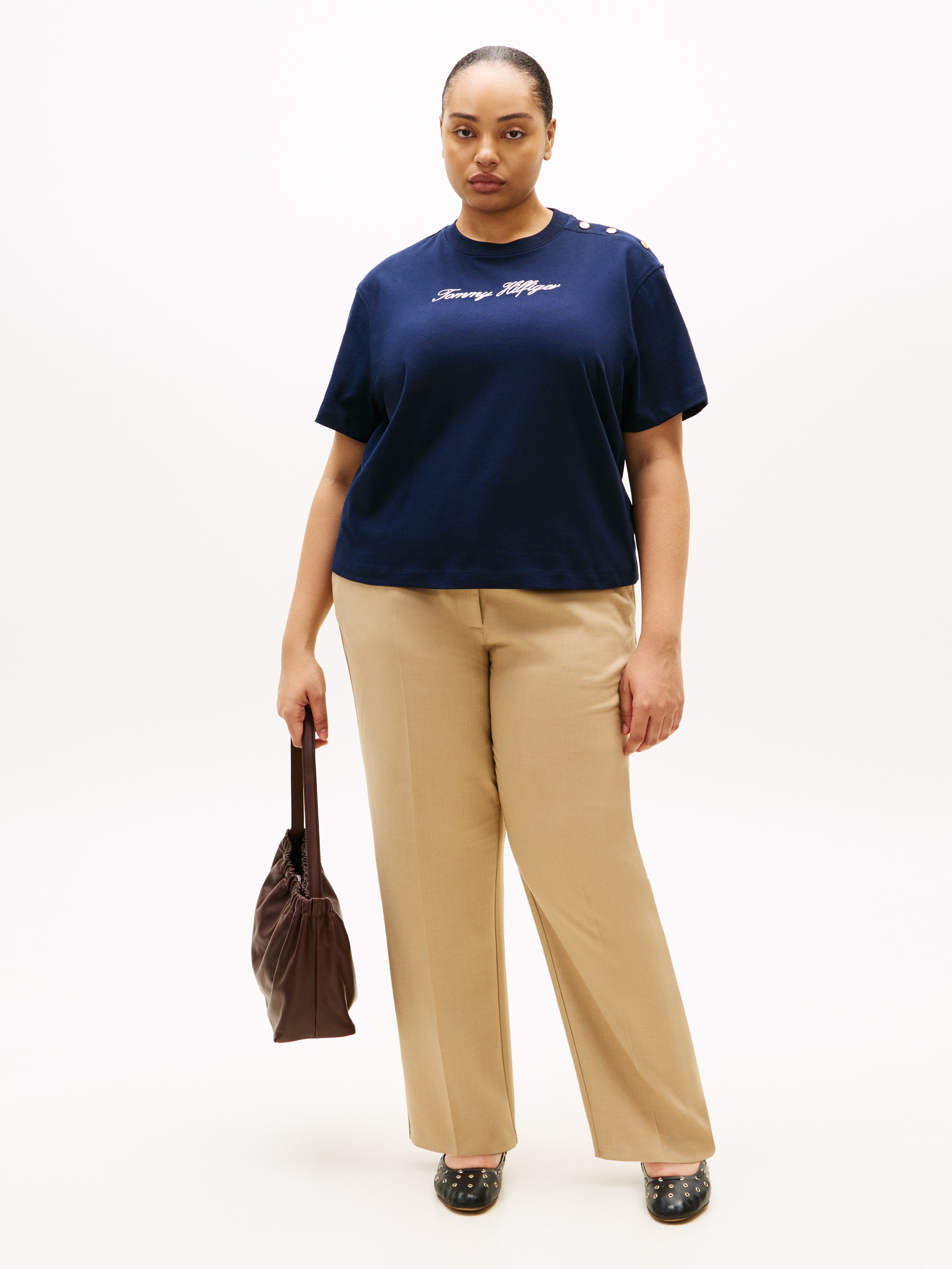 Tommy Hilfiger Curve Kurzarmshirt »CRV GOLD BTN SCRIPT MDRN SS TEE« in großen Größen, mit goldfarbenen Knöpfen