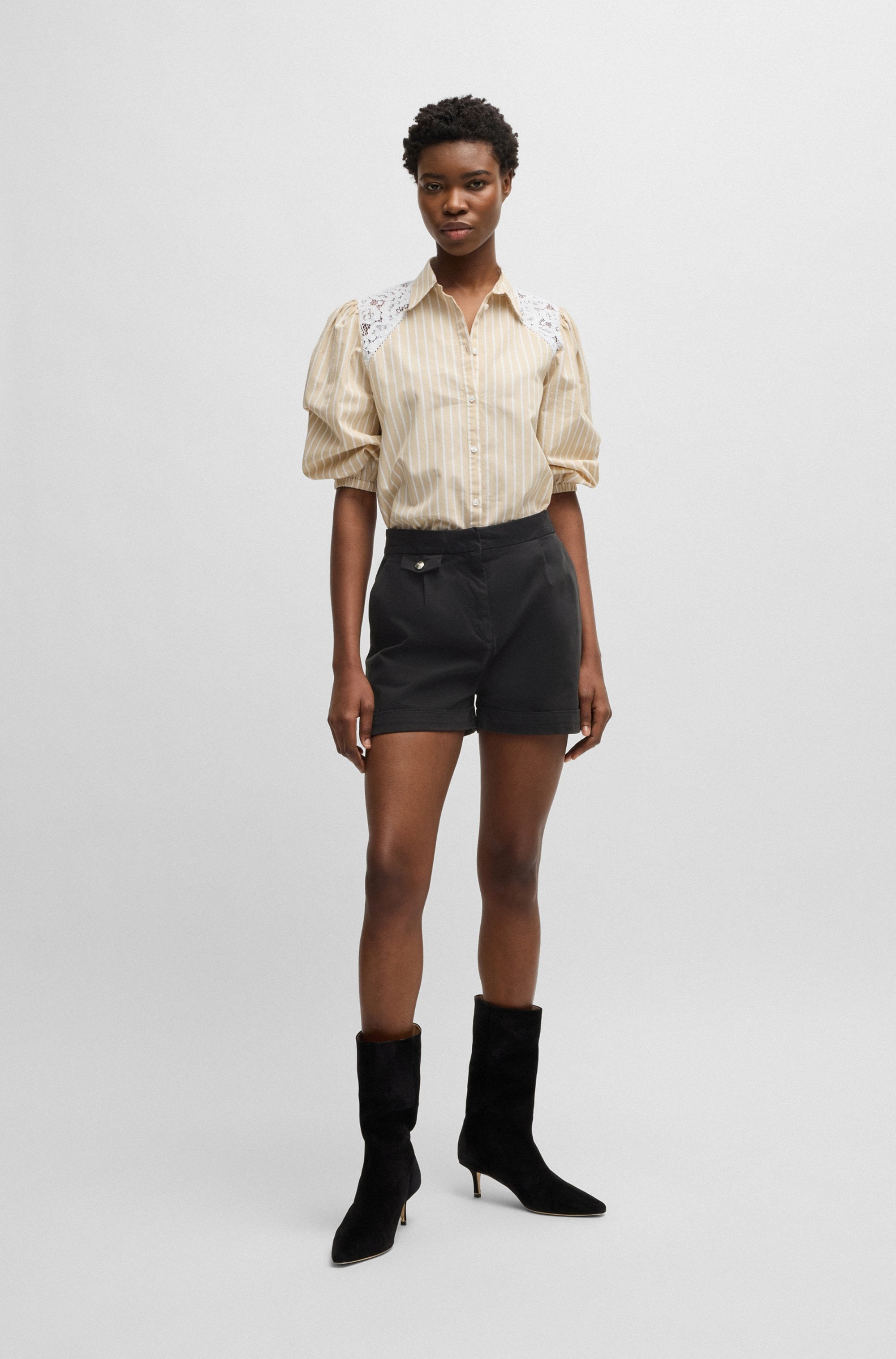 BOSS ORANGE Shorts »Taschi Premium Damenmode«, mit BOSS Metall Logo