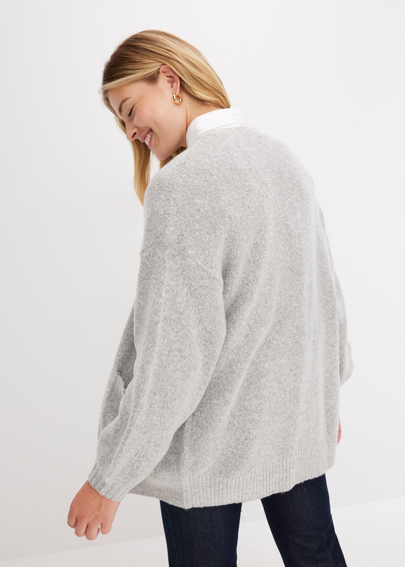 bonprix Strickjacke »Oversize-Strickjacke« Oversize-Passform, mit aufgesetzten Taschen