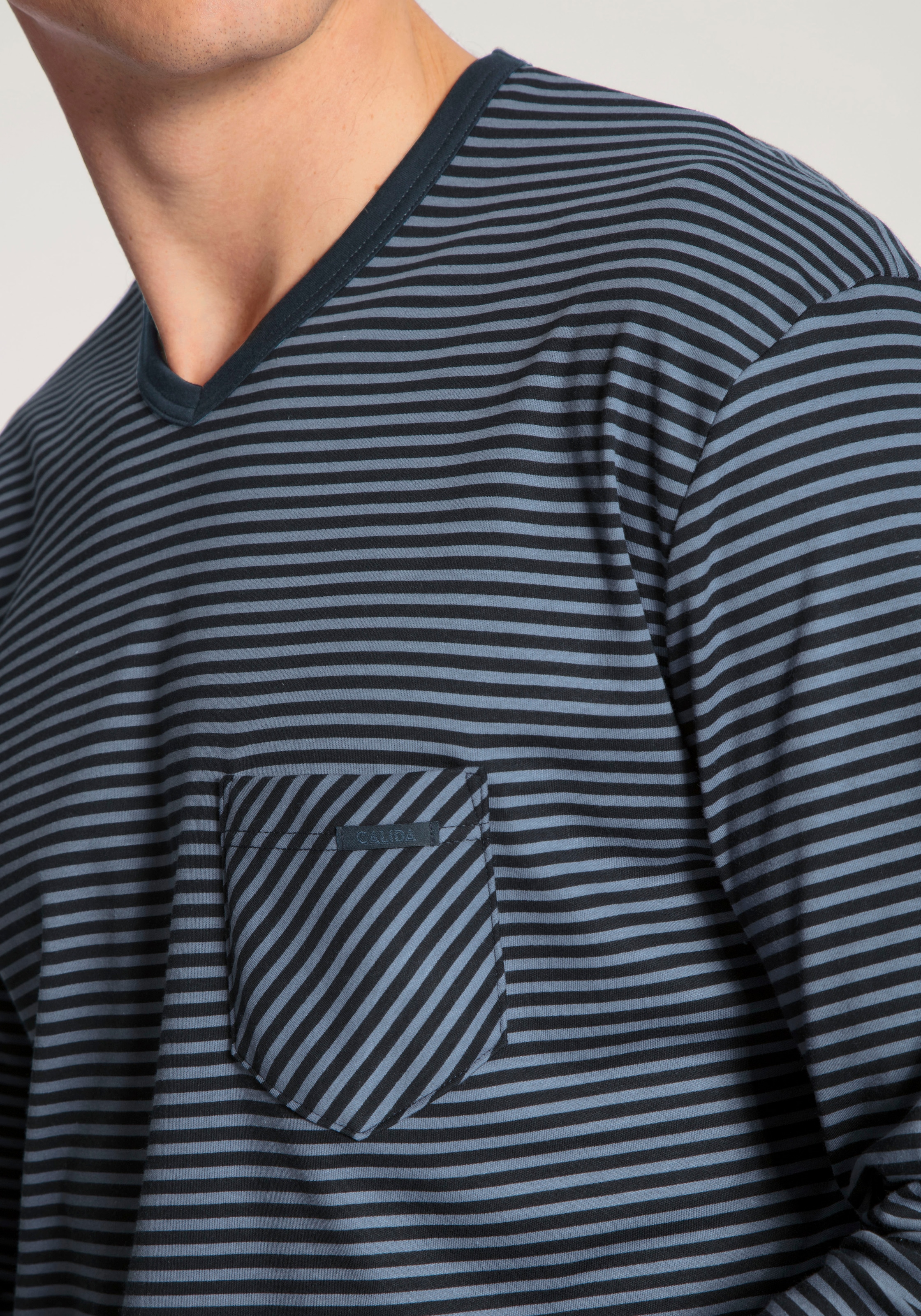 CALIDA Schlafanzug »Relax Streamline«, (Packung, 2 tlg.), mit V-Neck und Bündchen