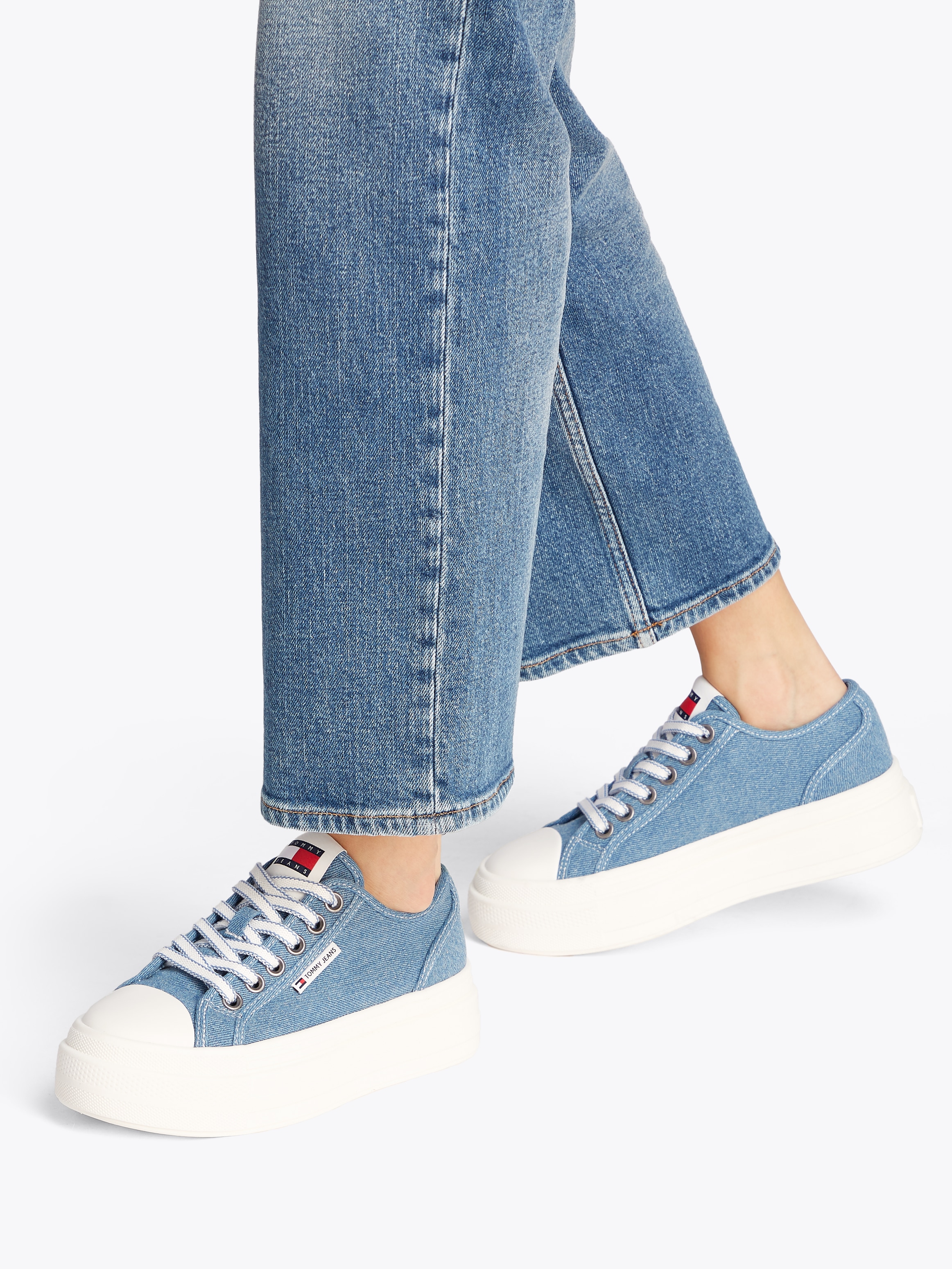 Tommy Jeans Plateausneaker »TJW FOXING FLATFORM LC«, Freizeitschuh, Halbschuh, Schnürschuh im Jeans-Look