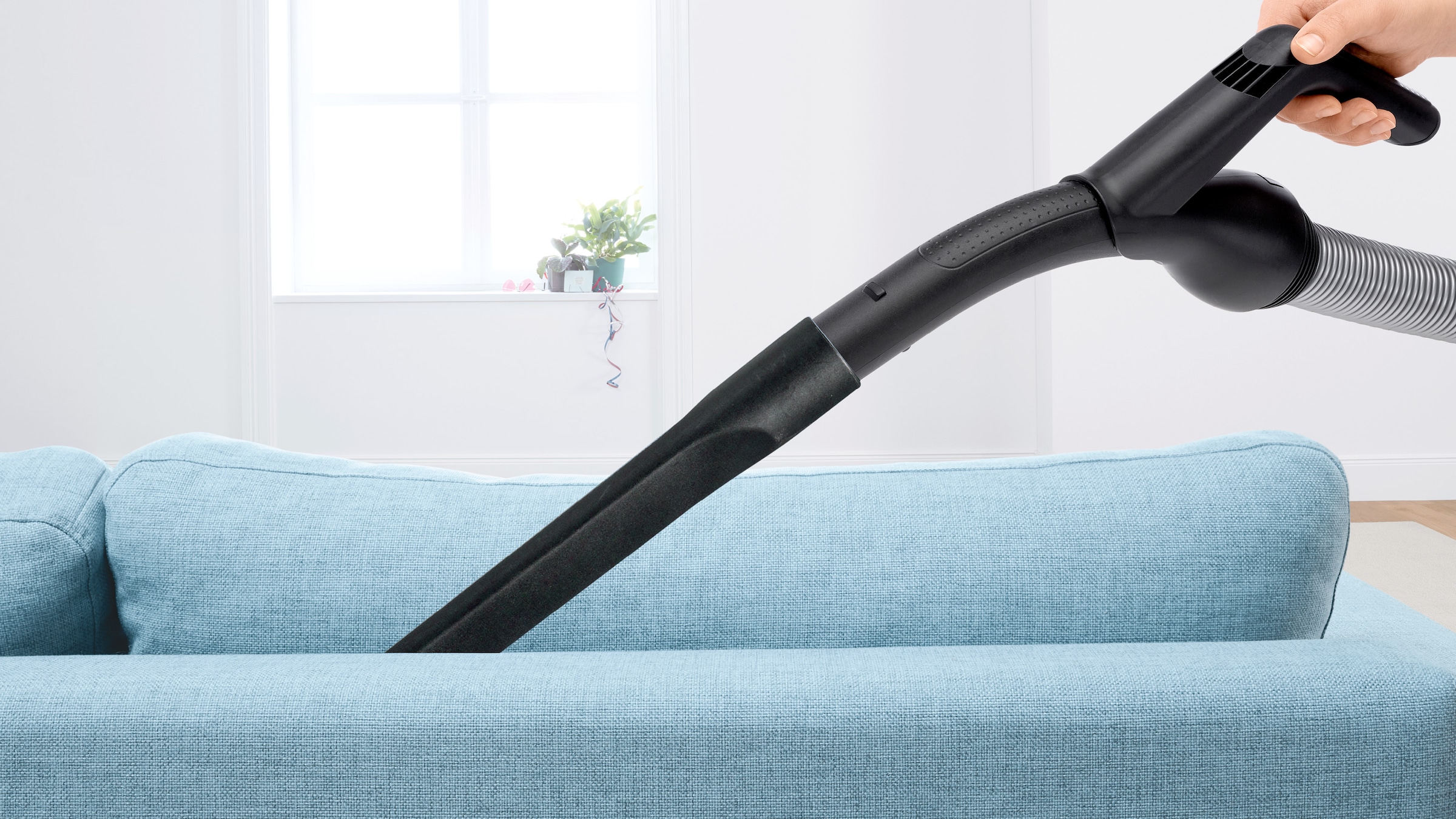 BOSCH Bodenstaubsauger »Serie 8 ProSilence BGB75XSIL, Hygiene-Filter, 10 Jahre Motorgarantie«, 650 W, mit Beutel, Hartbodendüse, XXL-Polsterdüse, langes Kabel, leise, weiß