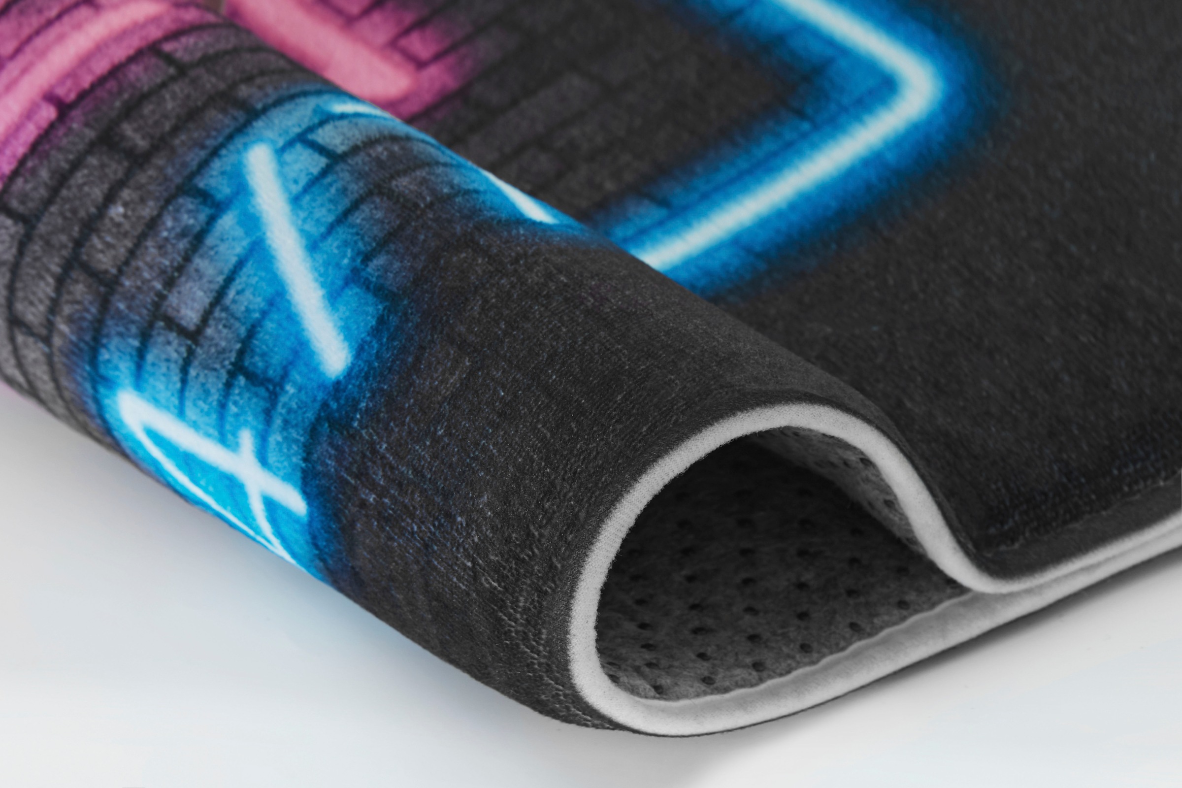 MEUSCH Badematte »Open«, rutschhemmend beschichtet, fußbodenheizungsgeeignet, Badteppich, bedruckte Oberfläche, neonfarbener Schriftzug in 3D-Optik