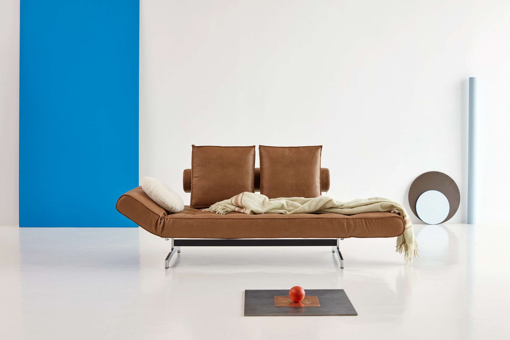 INNOVATION LIVING ™ 3-Sitzer »Ghia Schlafsofa, Multi-Wohlfühlsofa, Designfuß«, eine große Liegefläche mit geringer Stellfläche, beidseitig abklappbar