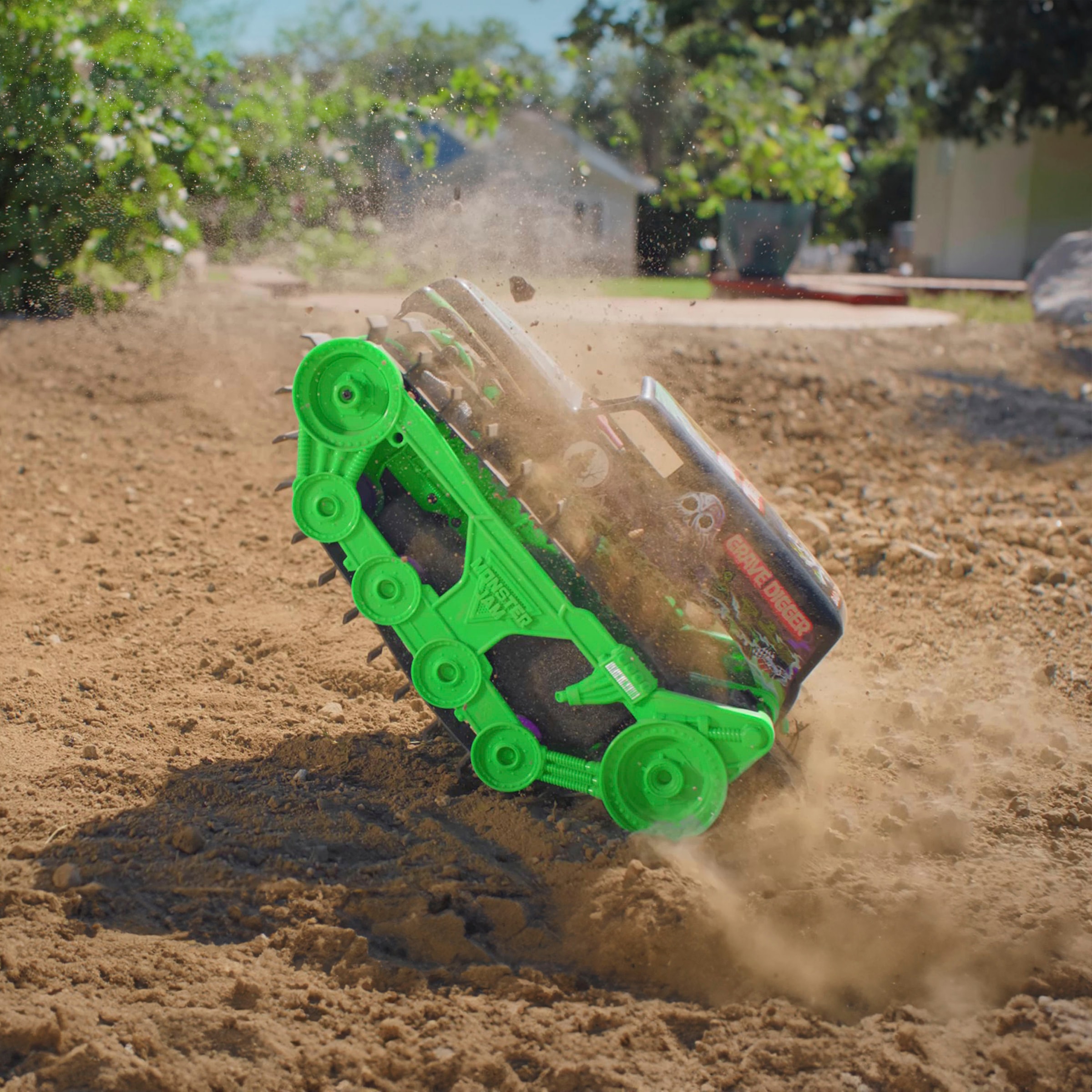 Spin Master RC-Monstertruck »Monster Jam - Grave Digger Trax«, All-Terrain-geländegängig an Land und im Wasser