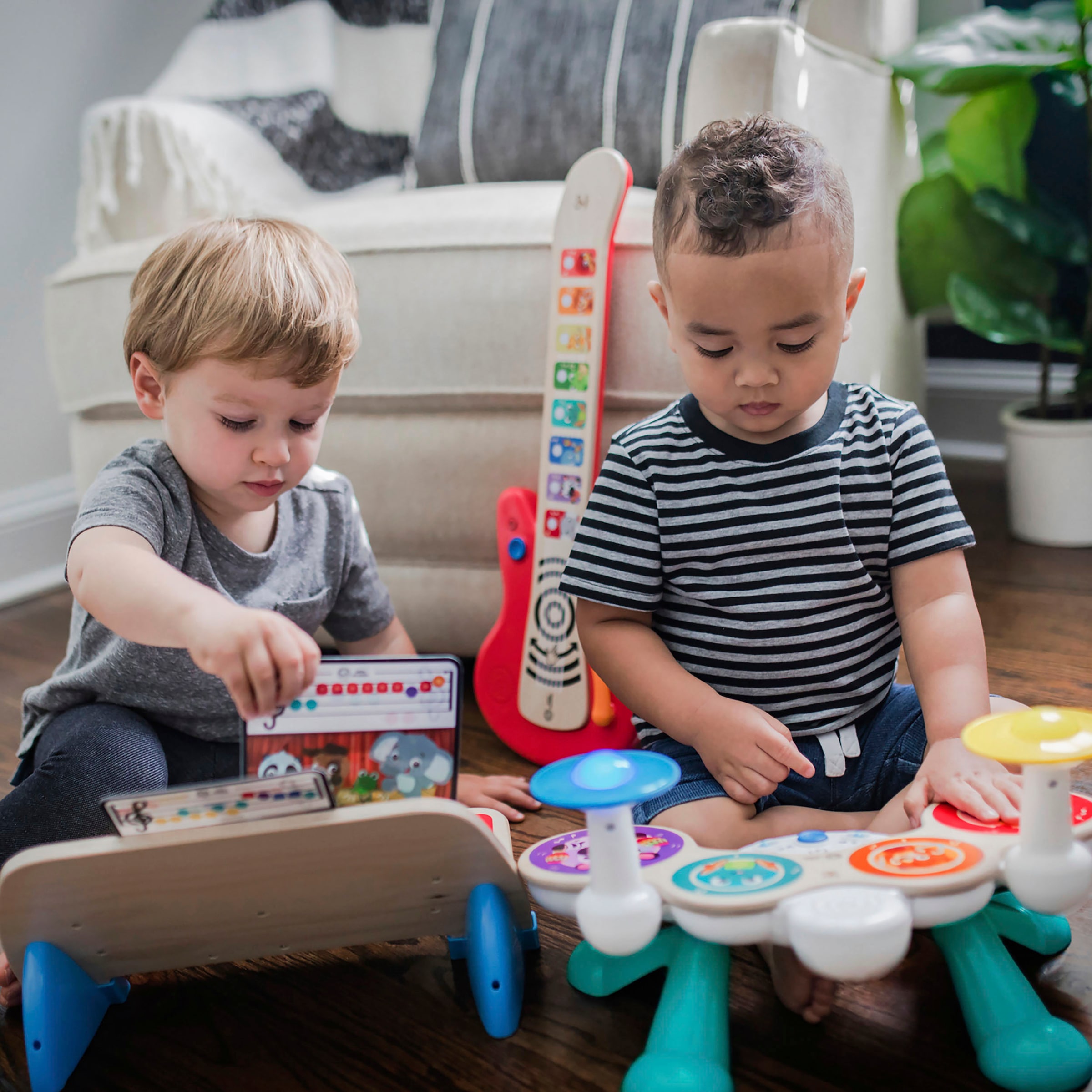 Hape Spielzeug-Musikinstrument »Baby Einstein, Together in Tune Piano™ Connected Magic Touch™«