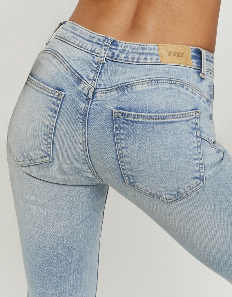 Tally Weijl Bootcut-Jeans »SPADEELETRA2« Baumwollmischung, Mid Waist mit Flare Beinverlauf und Push up Effekt