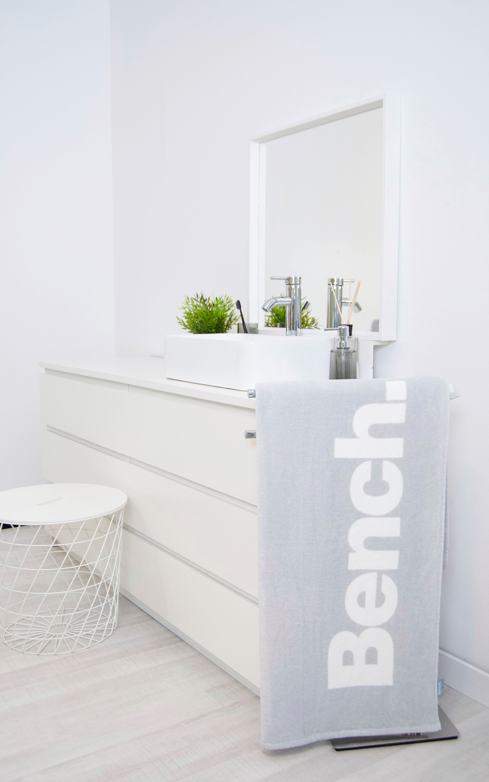 Bench. Strandtuch »Bench« mit dekorativem "Bench" Schriftzug