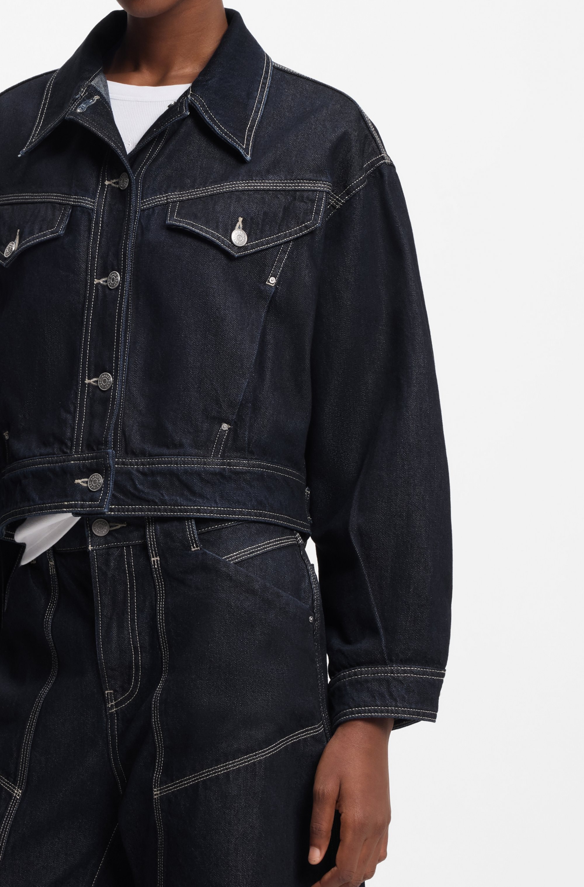 BOSS ORANGE Jeansjacke »BOMBER TRUCKER 1.0 Premium Damenmode« in Cropped-Länge