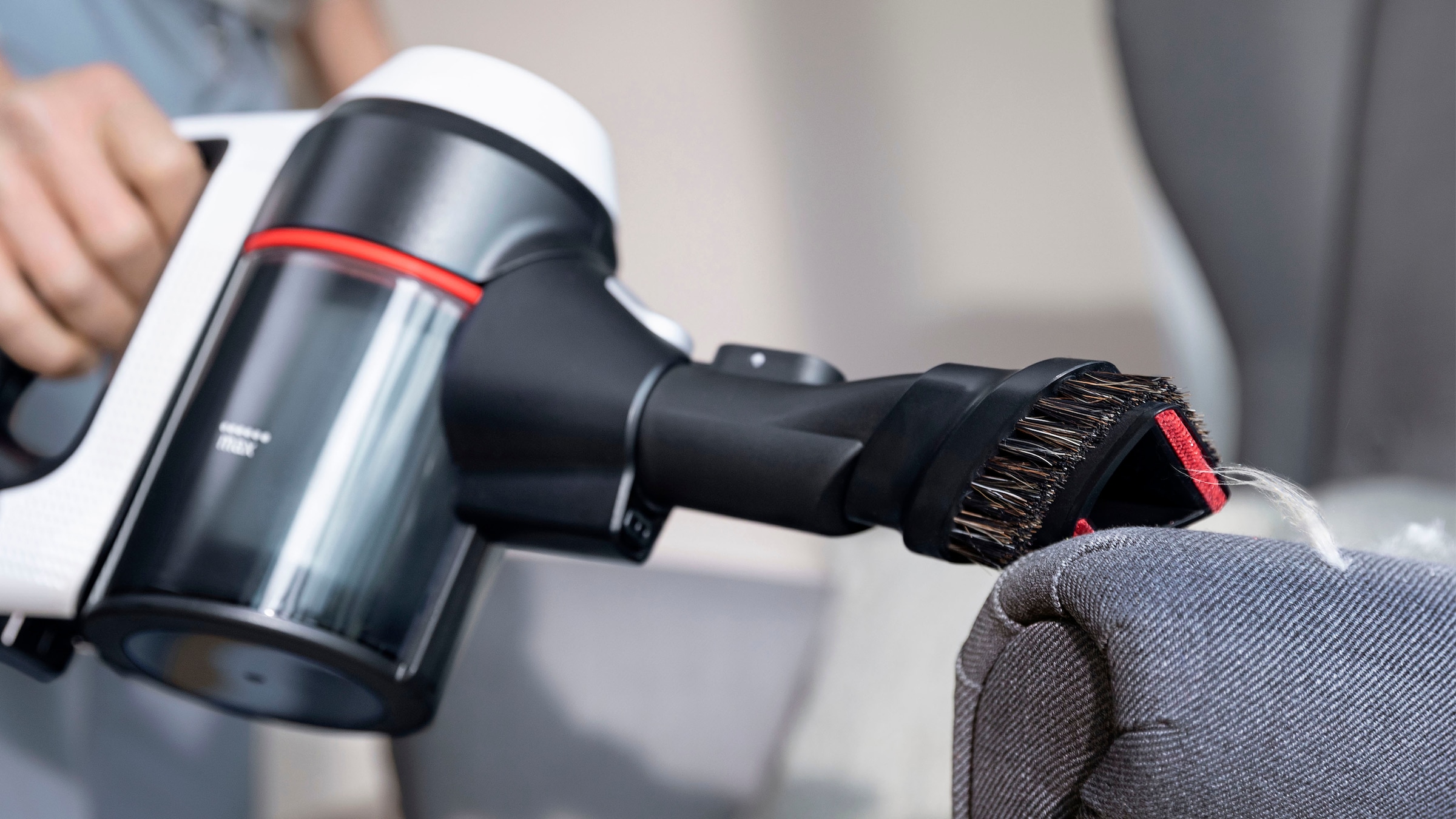 BOSCH Akku-Bodenstaubsauger »Unlimited 7 BSS715CARP, 5.0 Ah Akku, Knickrohr, Hygiene-Filter,«, 10 Jahre Motorgarantie, Schnellladegerät, Made in Germany, weiß