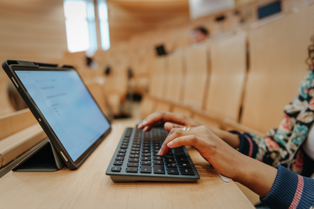 Cherry Wireless-Tastatur »KW 7100 MINI BT«, Multipoint 3 BT, Inkl. Transporttasche