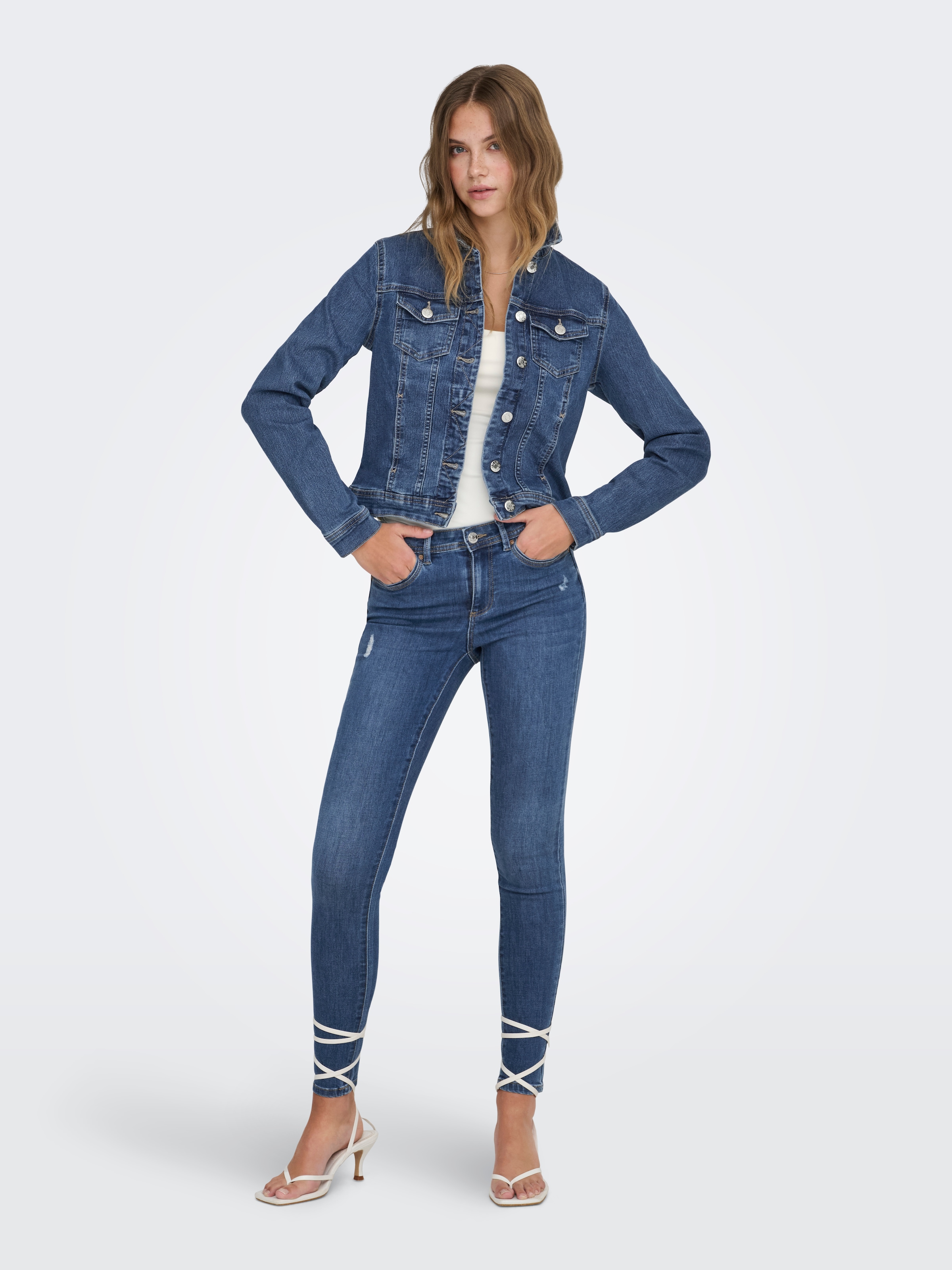 ONLY Jeansjacke »ONLWONDER – Jeansjacke in kurzer Form mit Stretch« figurbetont, casual, Denim, Baumwollmischung, Brusttaschen