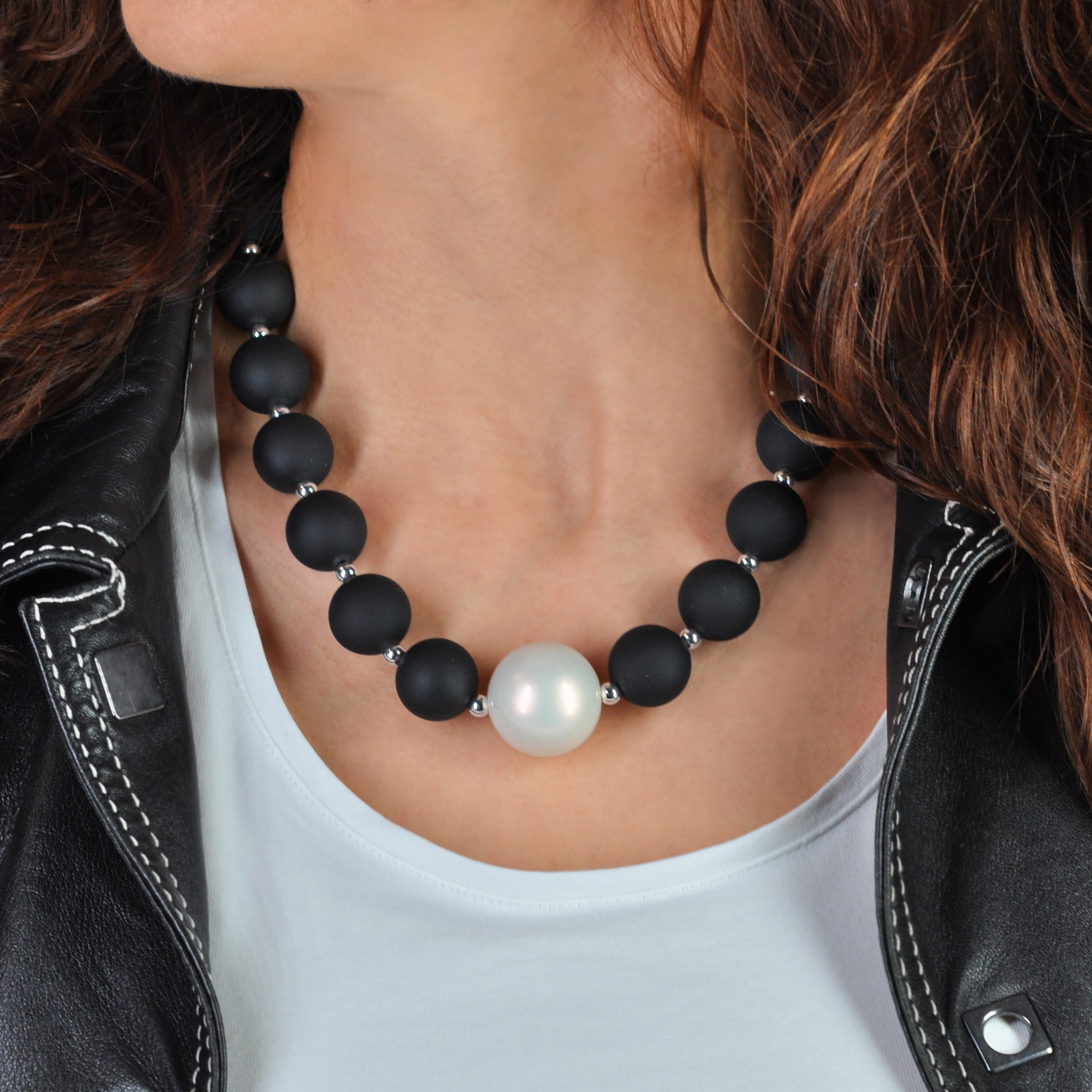 Firetti Statementkette »Schmuck Geschenk Big mother of pearl« mit Kunststoffperle