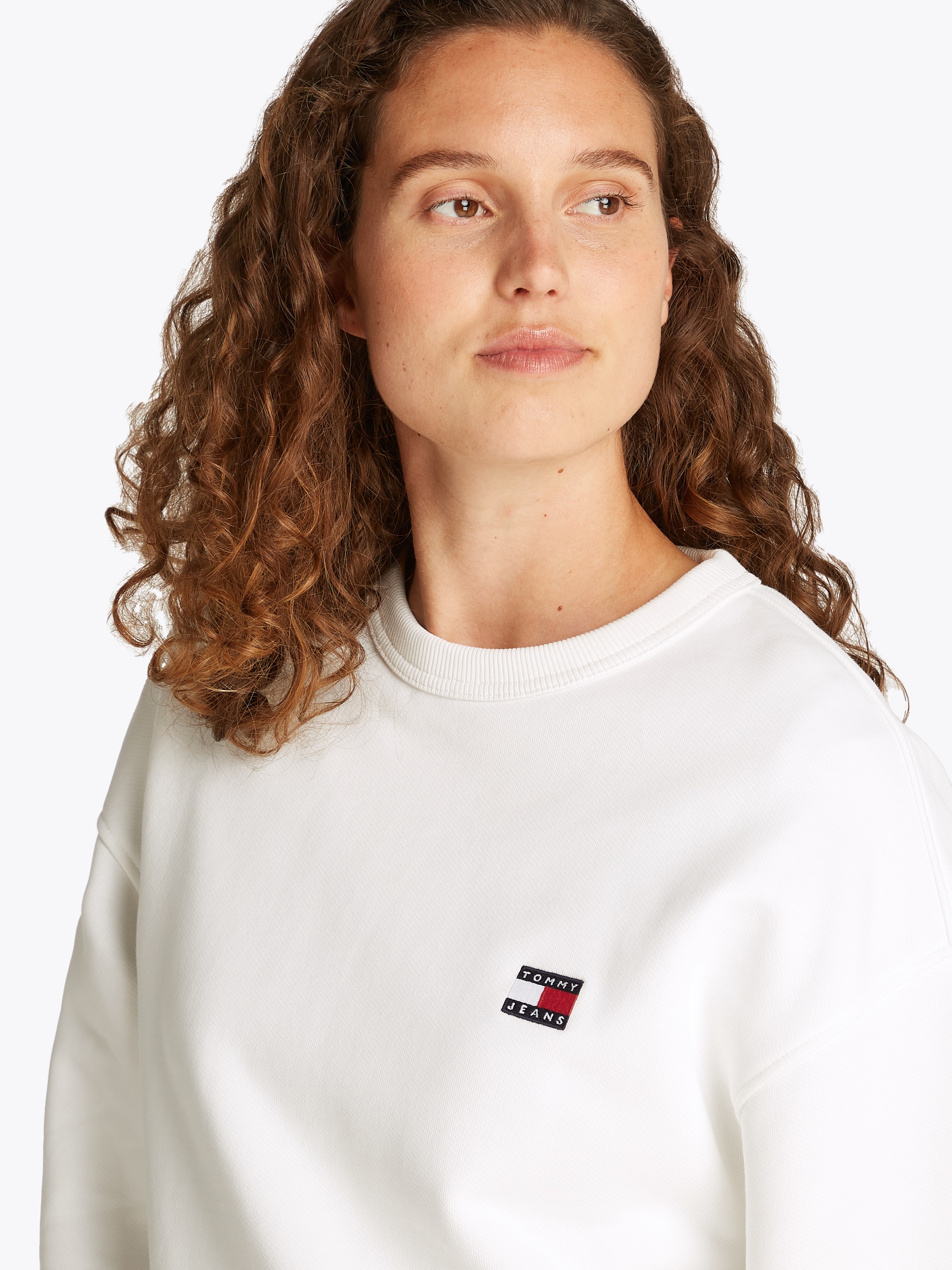 Tommy Jeans Sweatshirt »TJW BXY BADGE CREW«, mit Logo-Badge