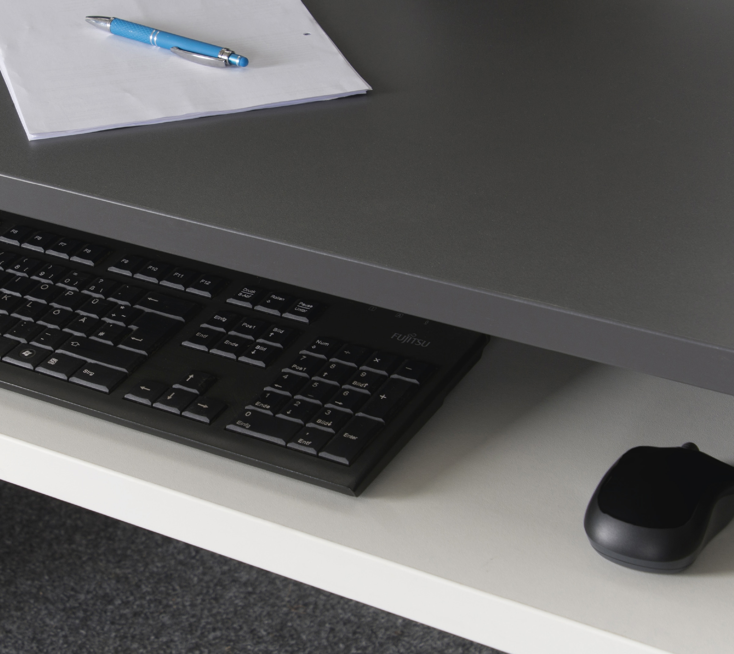 VOGL Möbelfabrik Schreibtisch »Barrie mit 2-farbigem Tastaturauszug«, in 2 Breiten, 2,5 cm Tischplattenstärke, Made in Germany