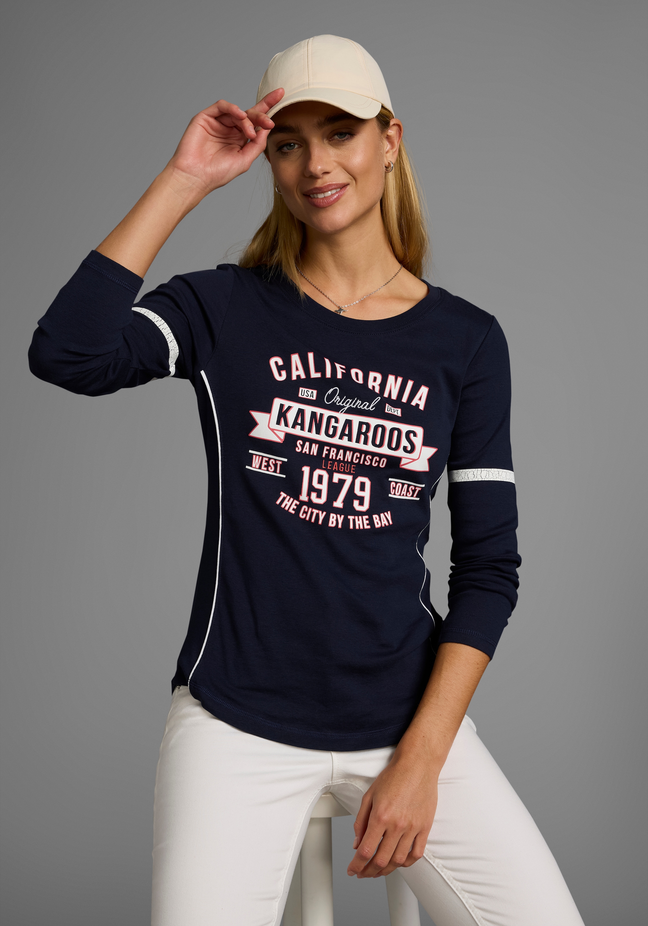 KangaROOS Langarmshirt, Langarm, sehr figurbetont, bedruckt und mit Stickerei