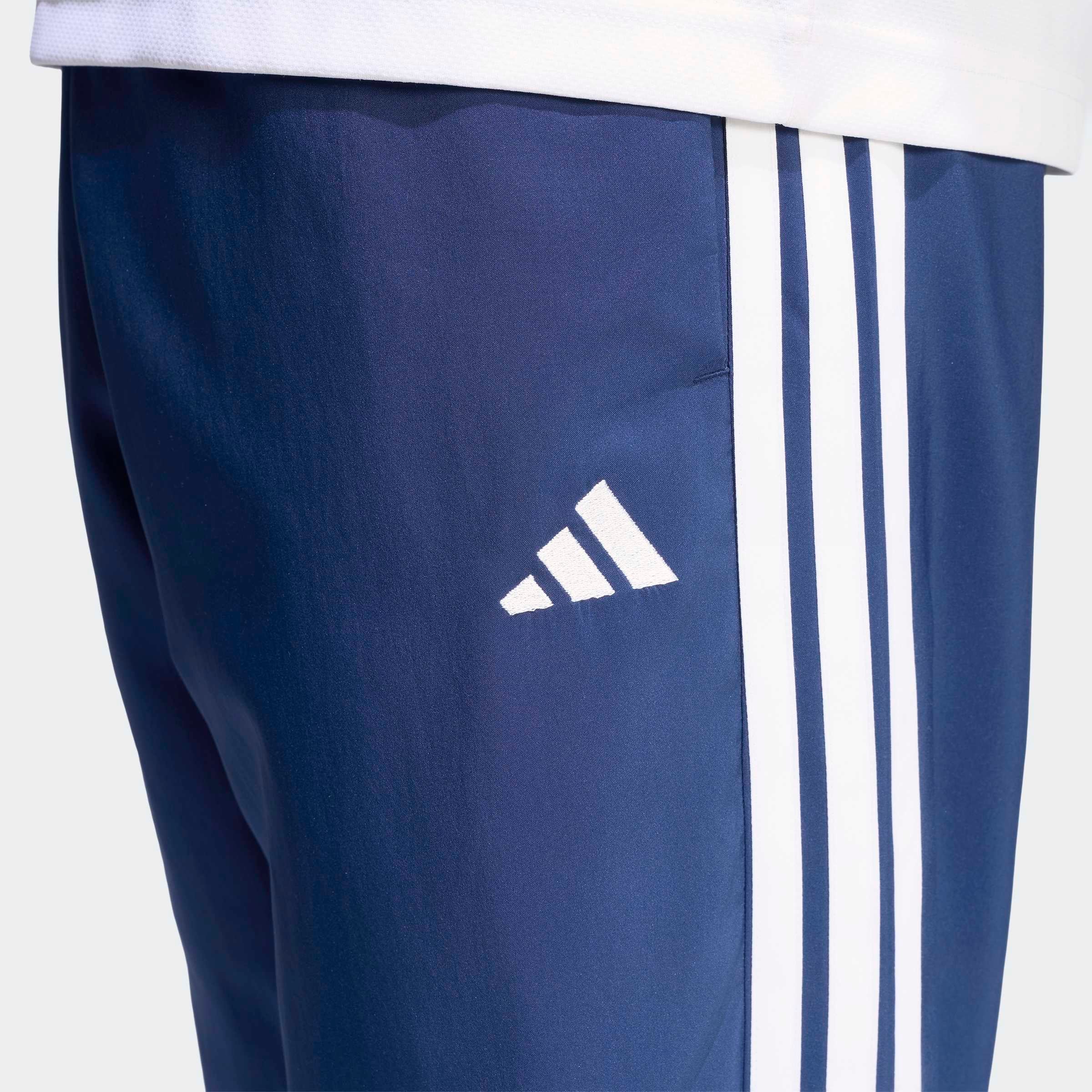 adidas Sportswear Sporthose »ESSENTIALS 3-STREIFEN STANFORD LITE WOVEN TAPERED OPEN HEM«