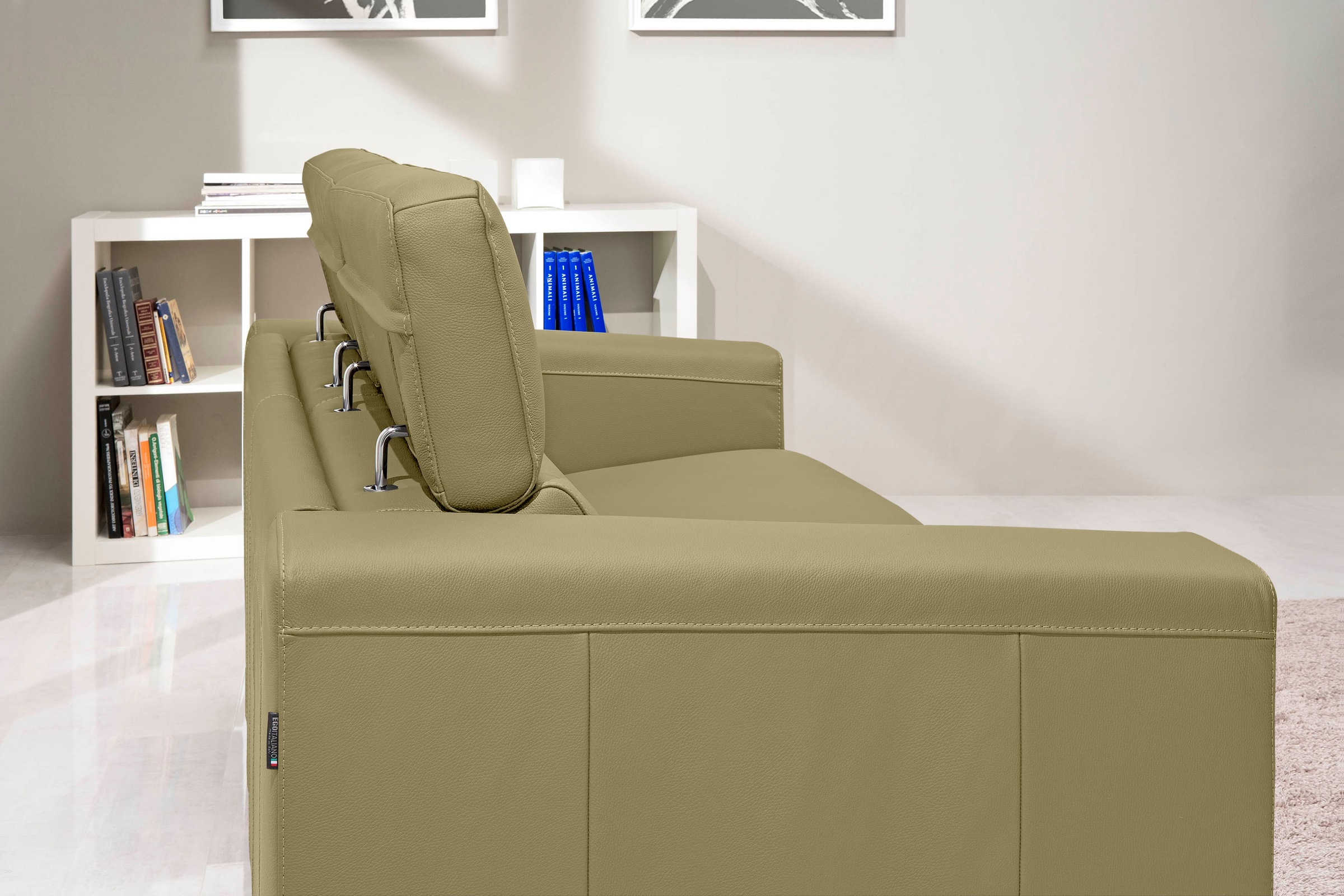 Egoitaliano Schlafsofa »Cabiria, Design und super Sitz- und Liegekomfort«, Sofa inkl. Schlaffunktion, Kopfteile verstellbar, mit Metallfüßen