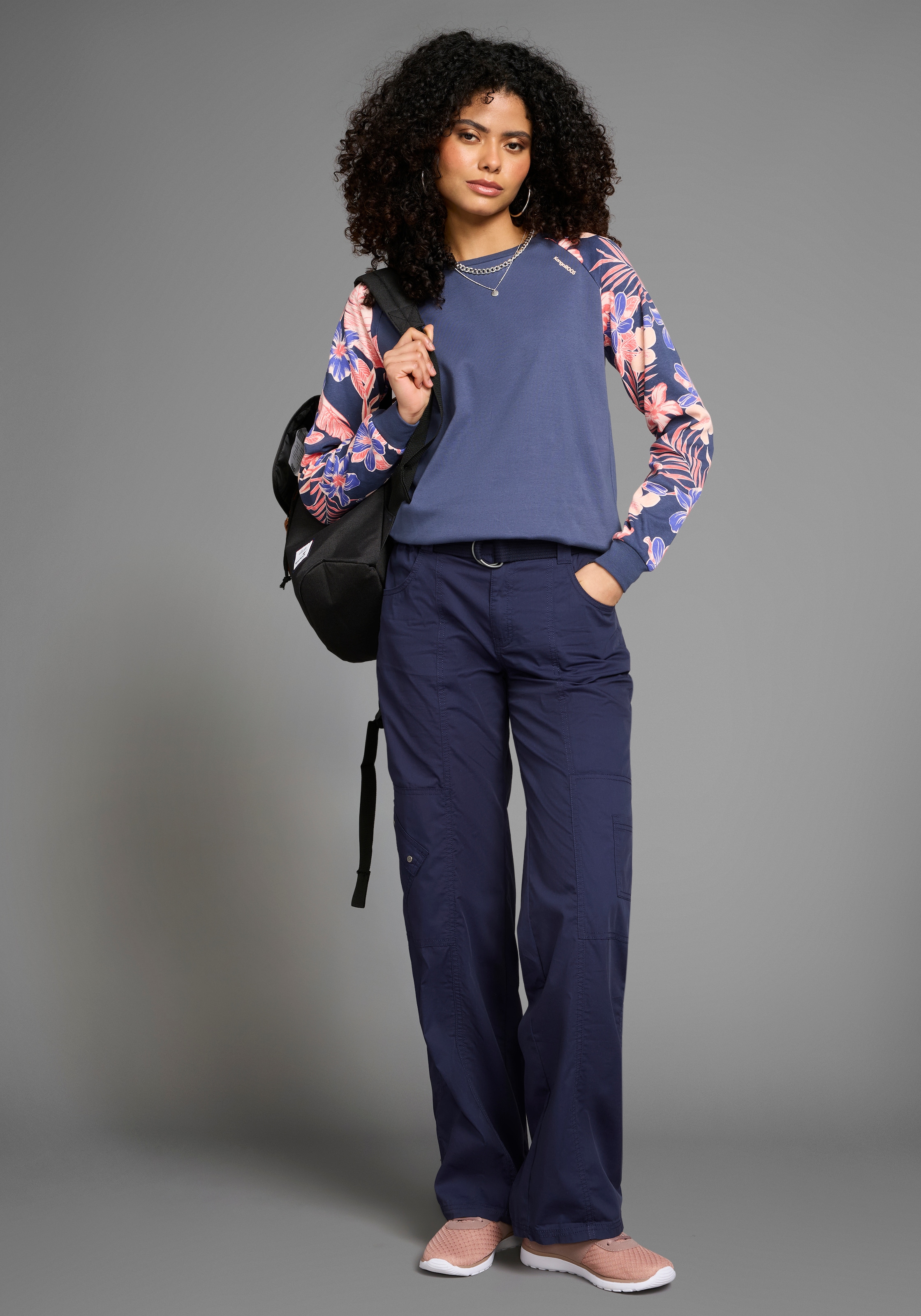 KangaROOS Sweatshirt , Ärmel mit Blumendruck
