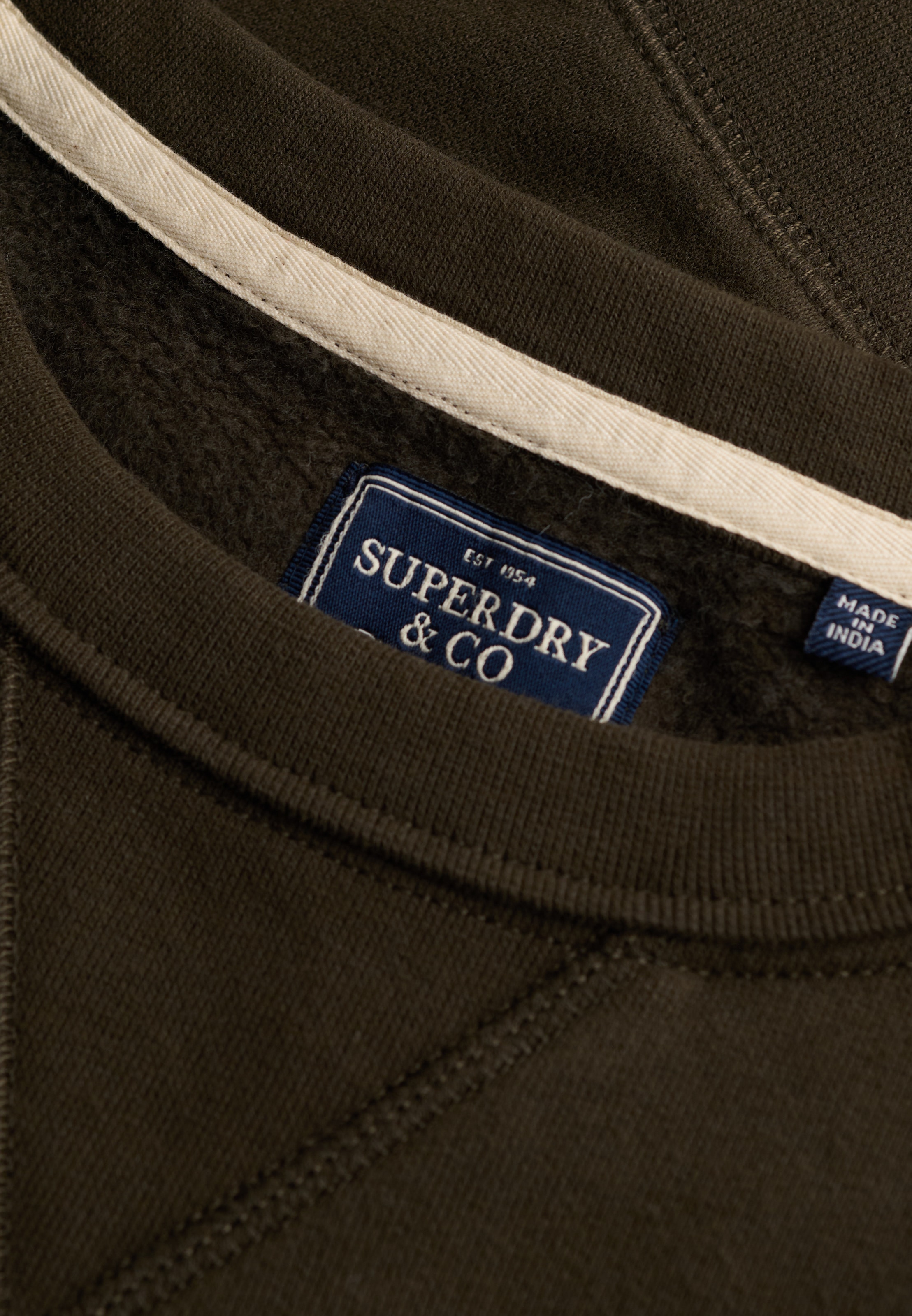 Superdry Sweatshirt »ESSENTIAL STACKED LOGO CREW«, Baumwollmischung
