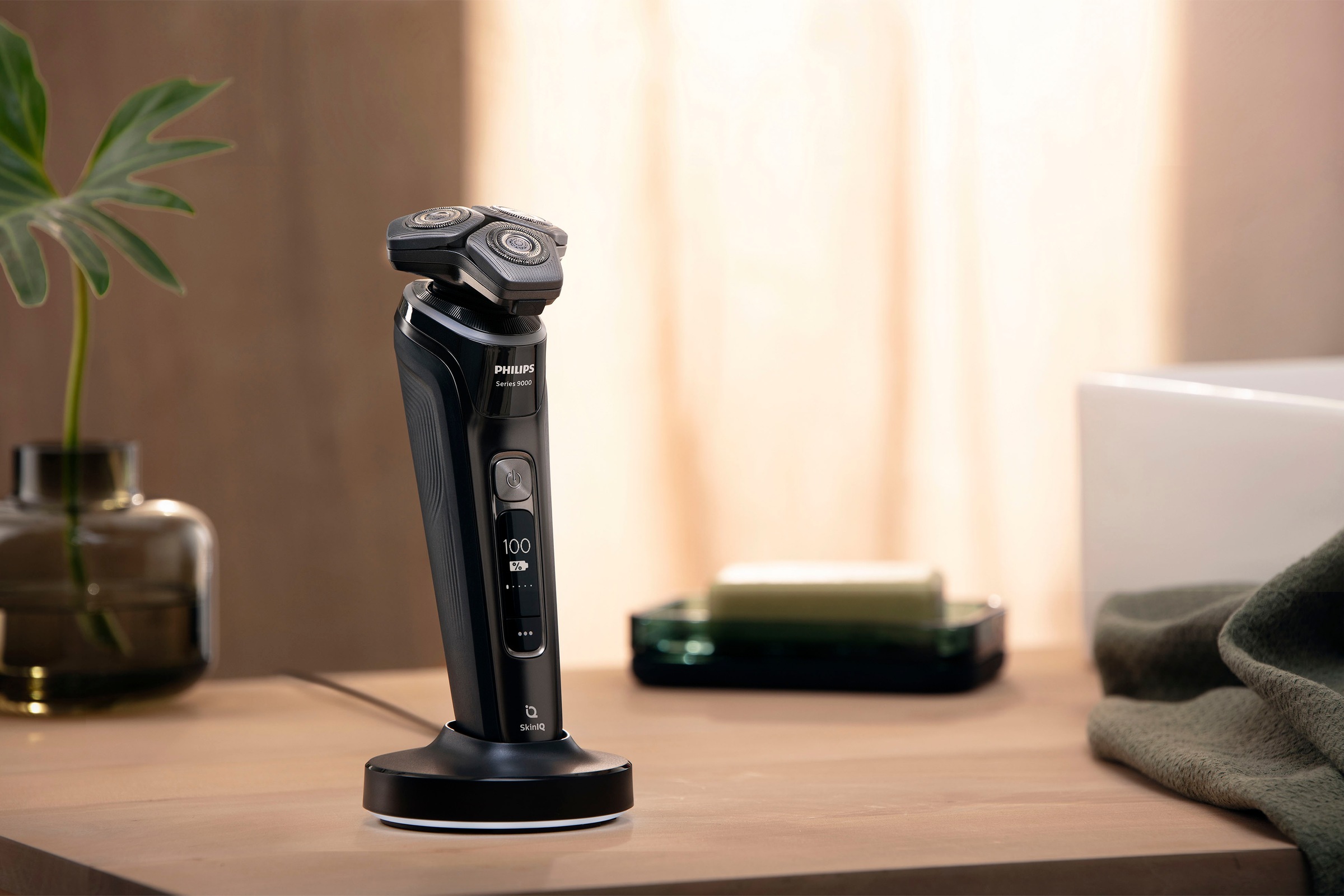 Philips Elektrorasierer »Shaver Series 9000 S9976/55«, integrierter Präzisionstrimmer, 1 Reinigungskartusche, Ladestand, Etui, mit SkinIQ Technologie