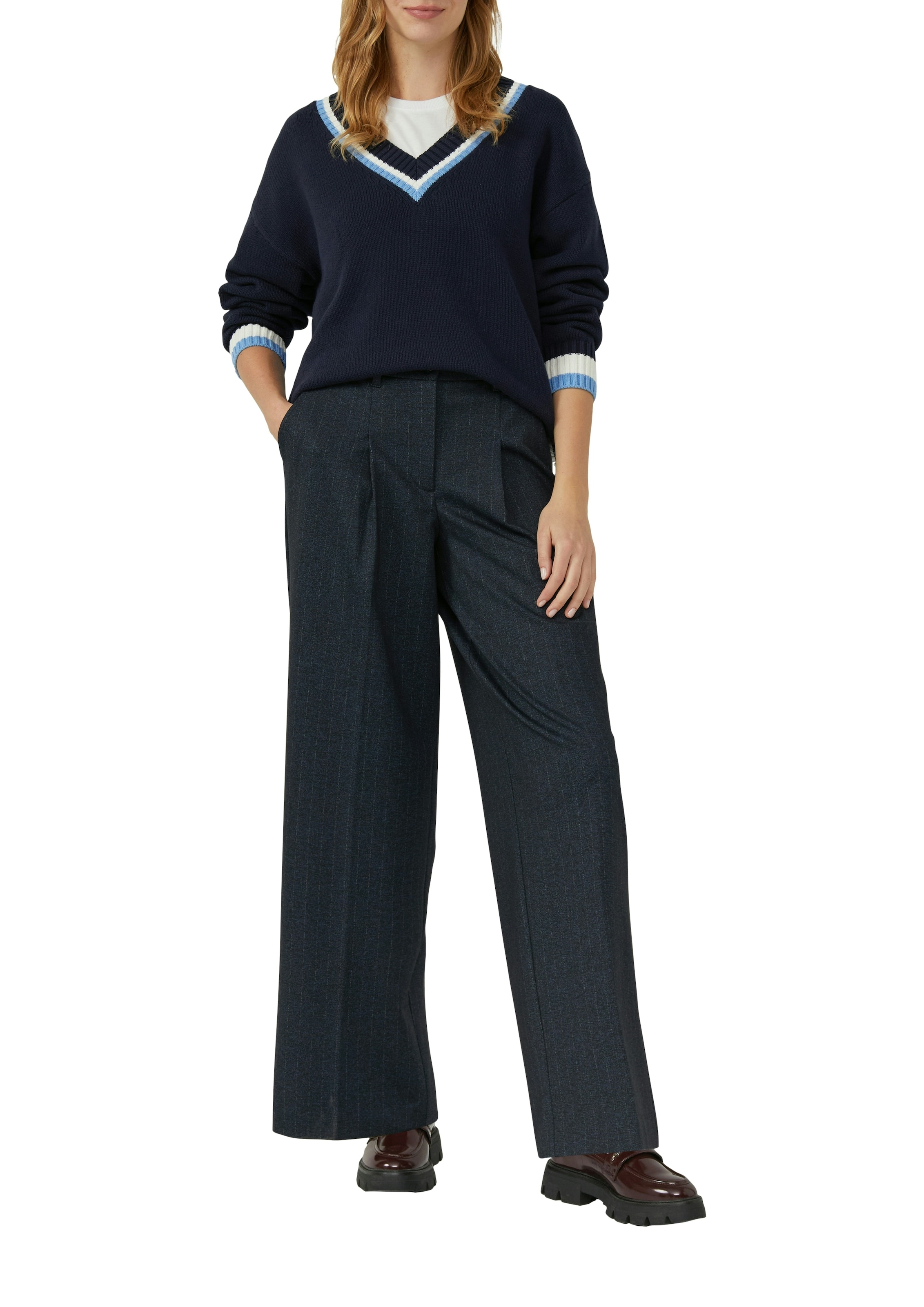 s.Oliver Bundfaltenhose  im Nadelstreifen-Look