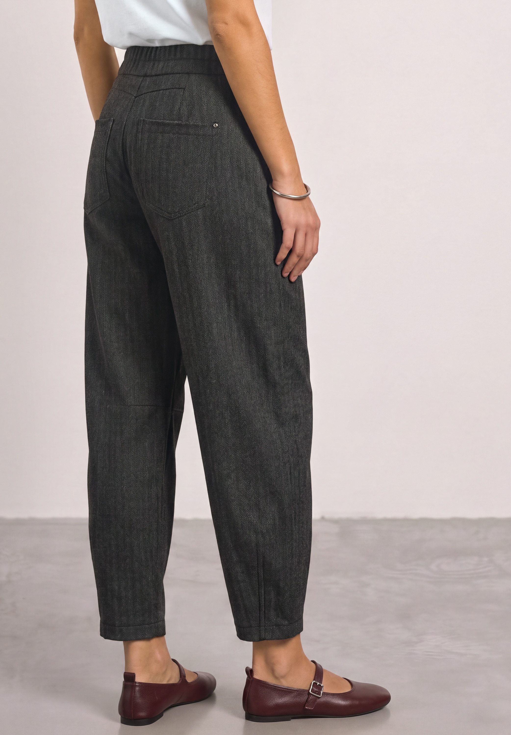 STREET ONE Stoffhose »Style Karlie«  mit Elastikbund und Fishbone Muster