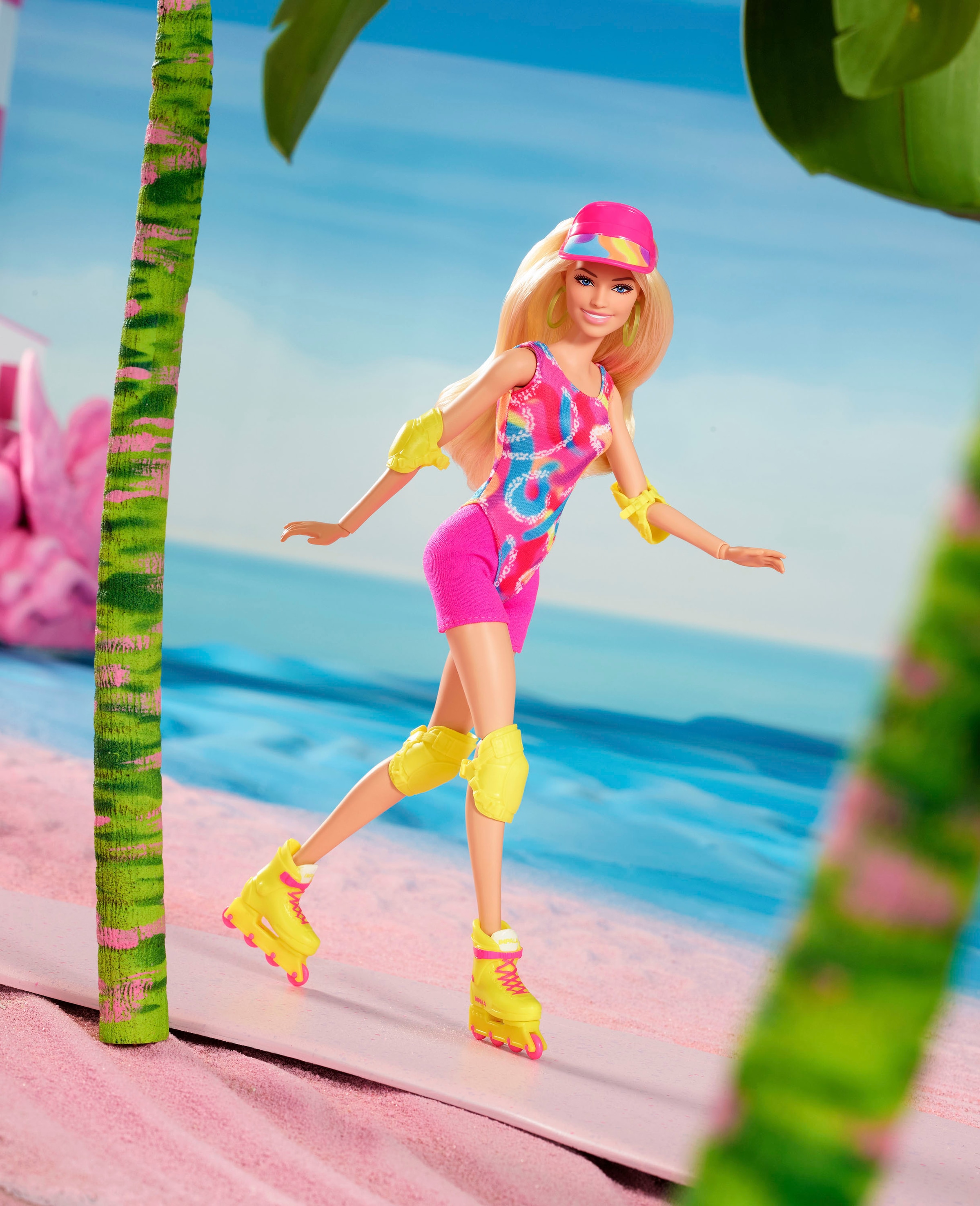 Barbie Anziehpuppe »Barbie Signature The Movie, Margot Robbie im Inlineskating-Outfit«