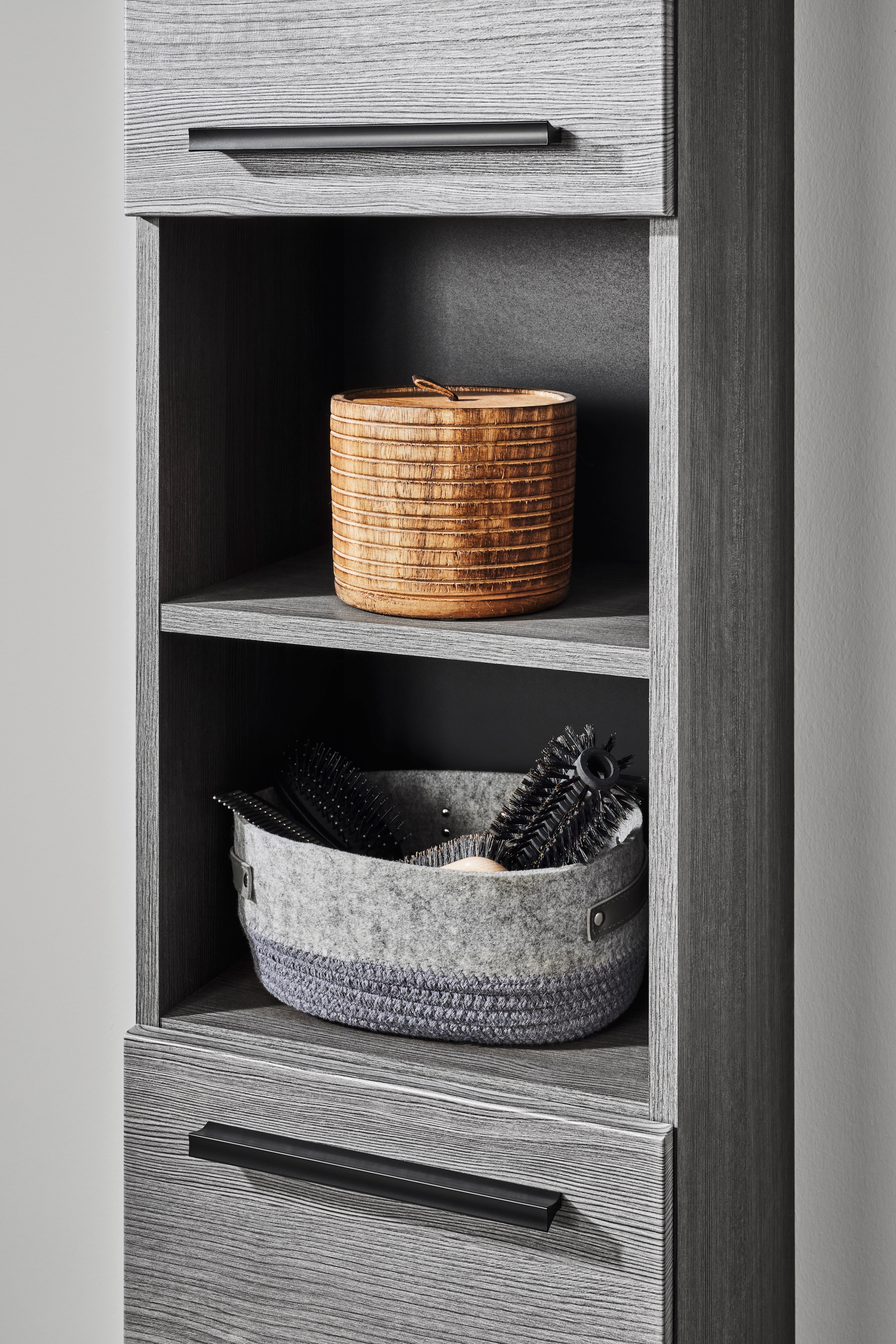 BASIC by Balculina Hochschrank »Silver,Badezimmerschrank BxHxT 34x190x30« 1 Stk. tlg. Breite 34cm, Tür L/R monierbar, FSC-Mix 70%