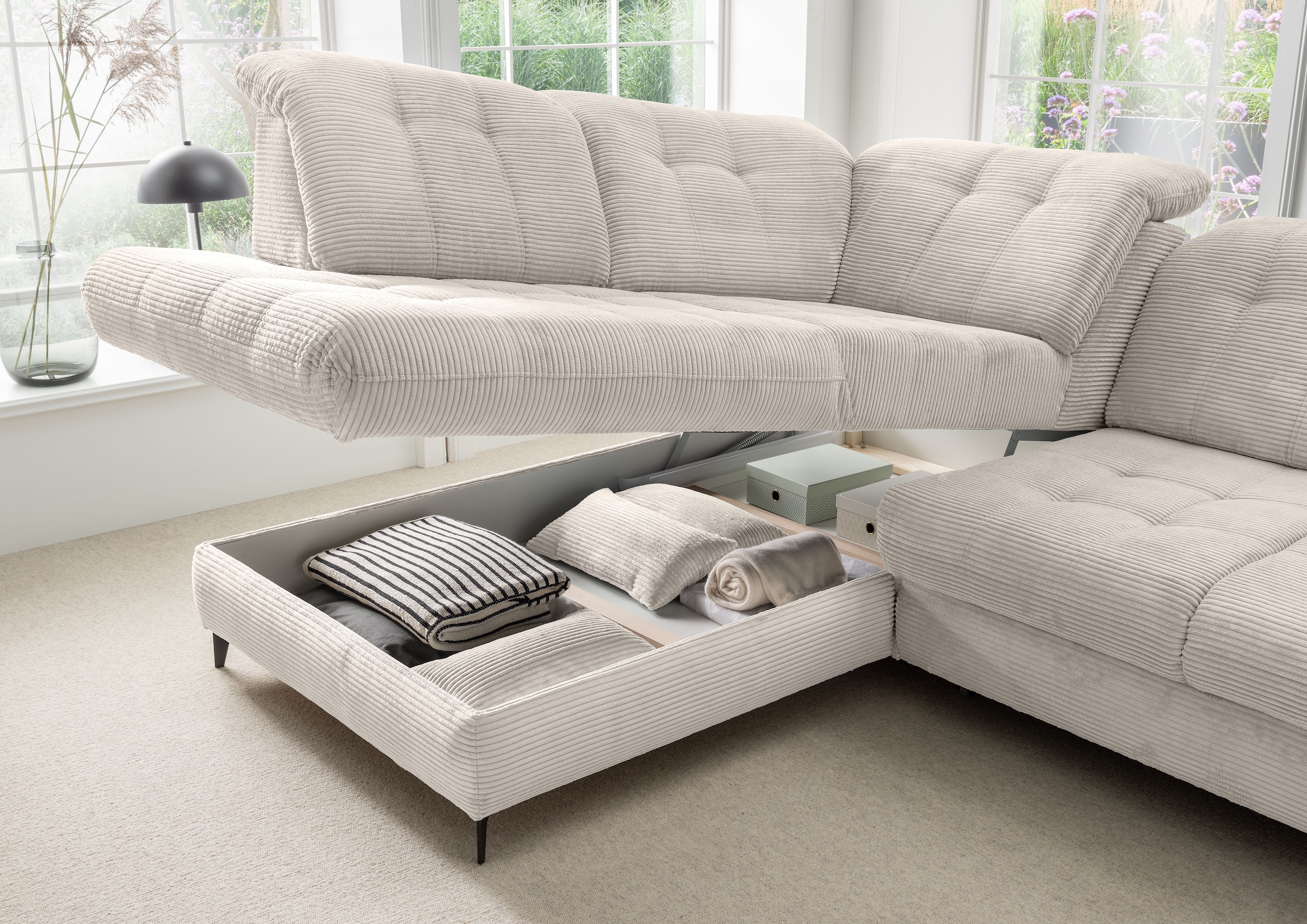 Home affaire Ecksofa »Lazio modern und bequem, schmale Armlehnen, tolle Detailverarbeitung« zwei verschiedene Fußfarben wählbar