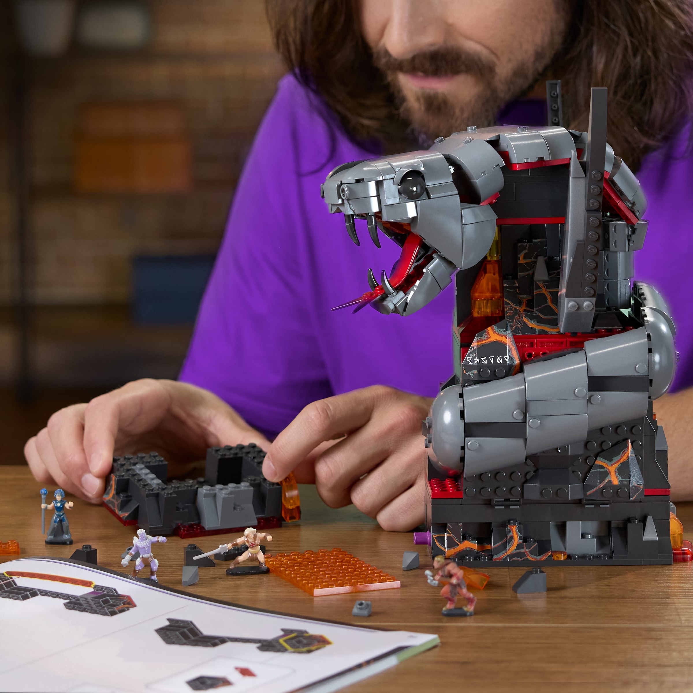Mattel® Modellbausatz »Mattel Brick Shop Master of the Universe - Clash at Snake Mountain« 636 Stk. tlg. Bauset