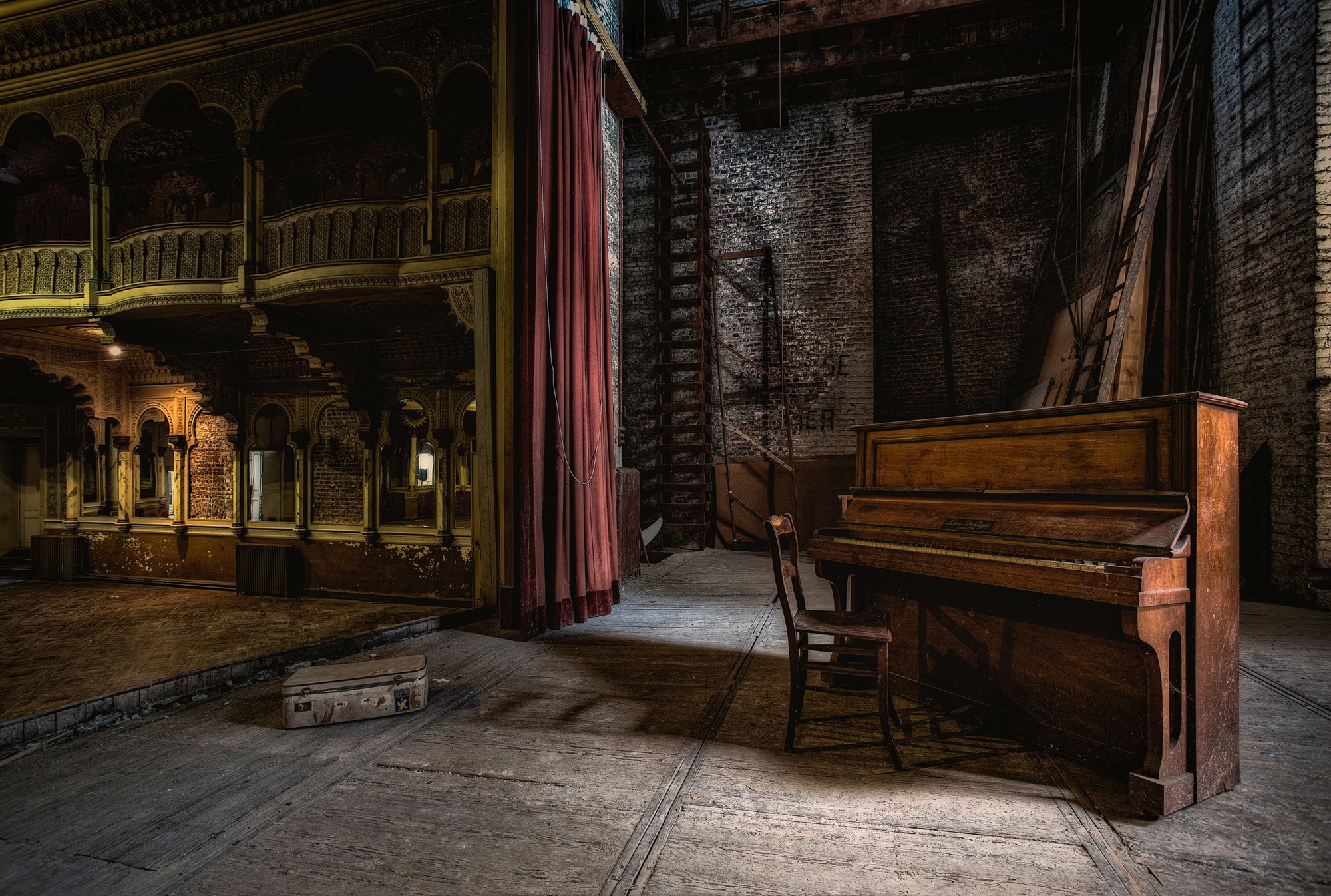 Papermoon, Fototapete »Photo-Art ADRIAN POPAN, SHOWBÜHNE VINTED«, bunt, Vlies, B/L: 3 m m x 2,23 m m - Bahnen: 6 Stk. St., bunt