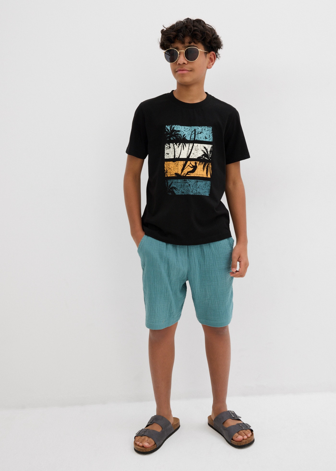 bonprix T-Shirt aus reiner Baumwolle, mit modischem Print, Kurzarm-Design, Regular Fit