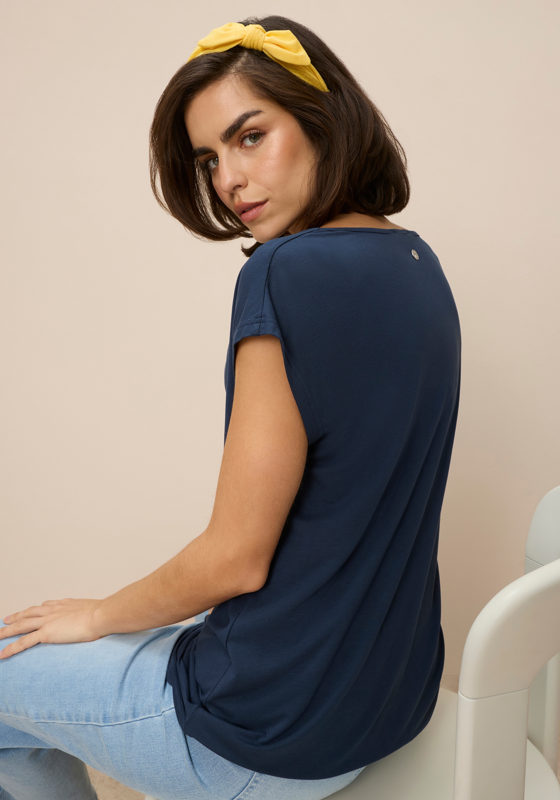 Tamaris Kurzarmshirt mit fließendem Wasserfallausschnitt, lässig geschnitten