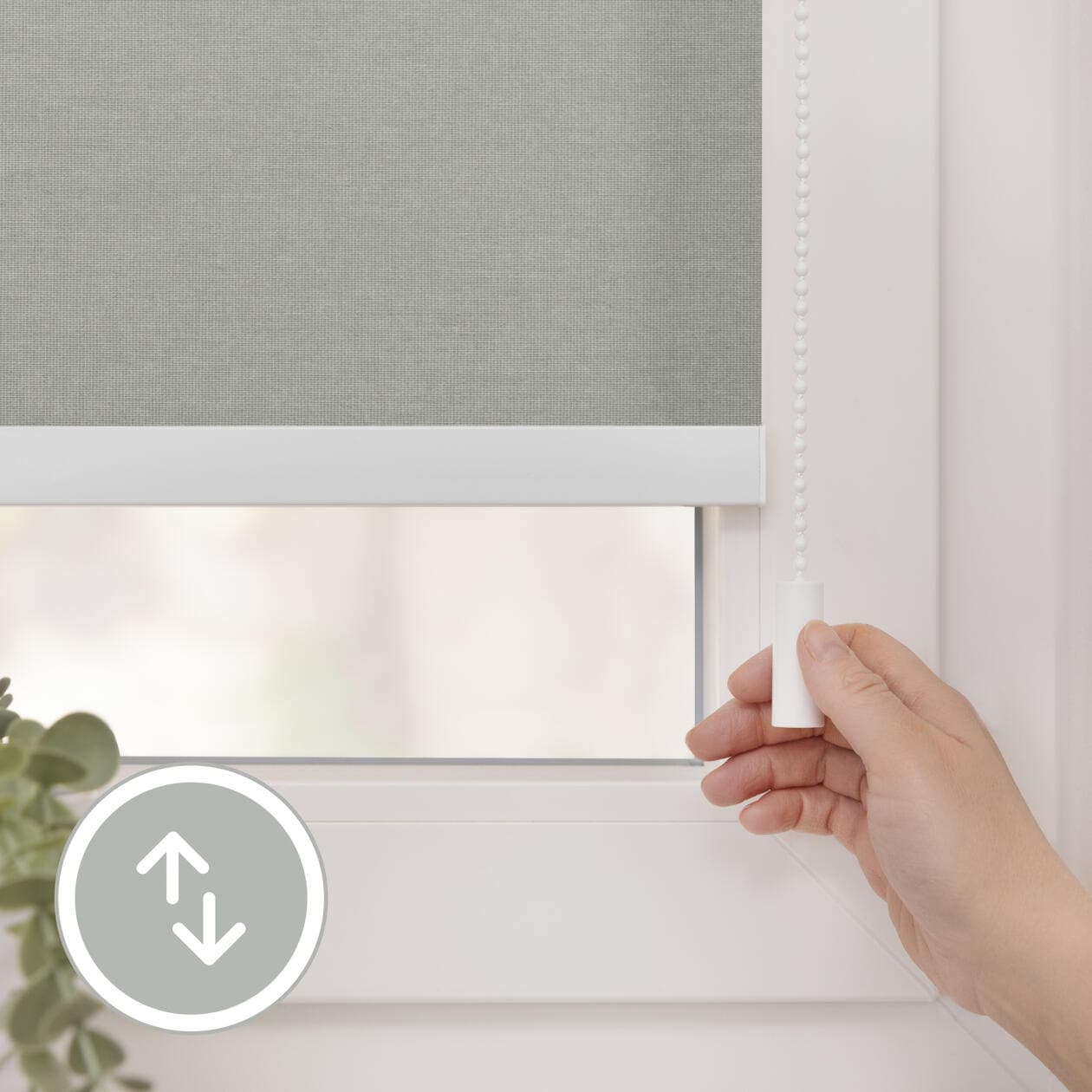 LICHTBLICK ORIGINAL Rollo »Klemmfix, ohne Bohren« blickdicht Blendschutz | Sichtschutz mit Bohren/ohne Bohren freihängend Steuerbar mit Bluetooth-App, integrierter Elektromotor und Akku