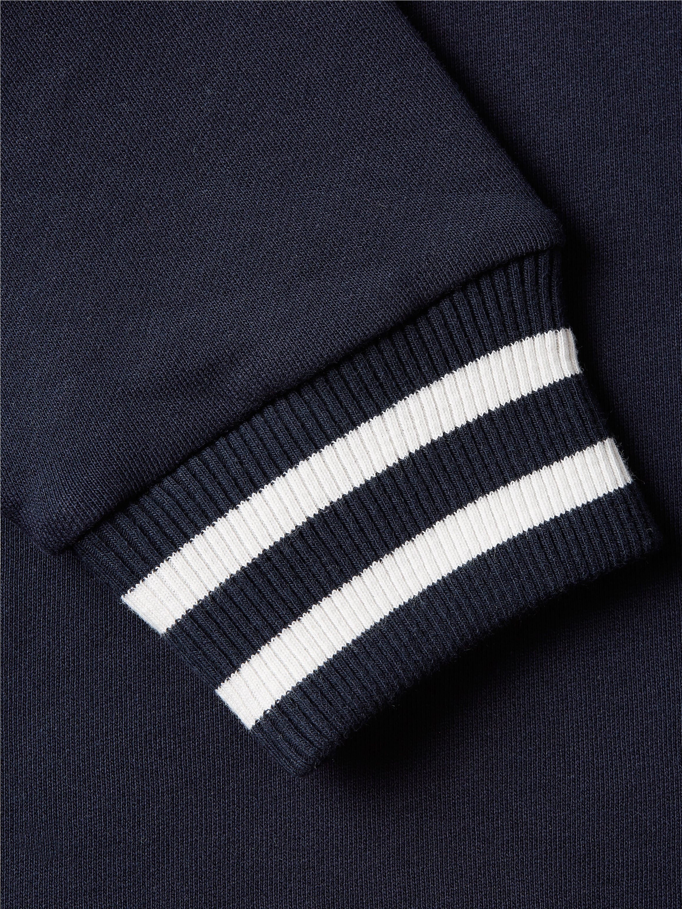 Tommy Hilfiger Kapuzensweatshirt »REG MONOTYPE SLV CROP HOODIE«, mit  markantem Hilfiger Logo-Schriftzug Auf dem Ärmel bei ♕