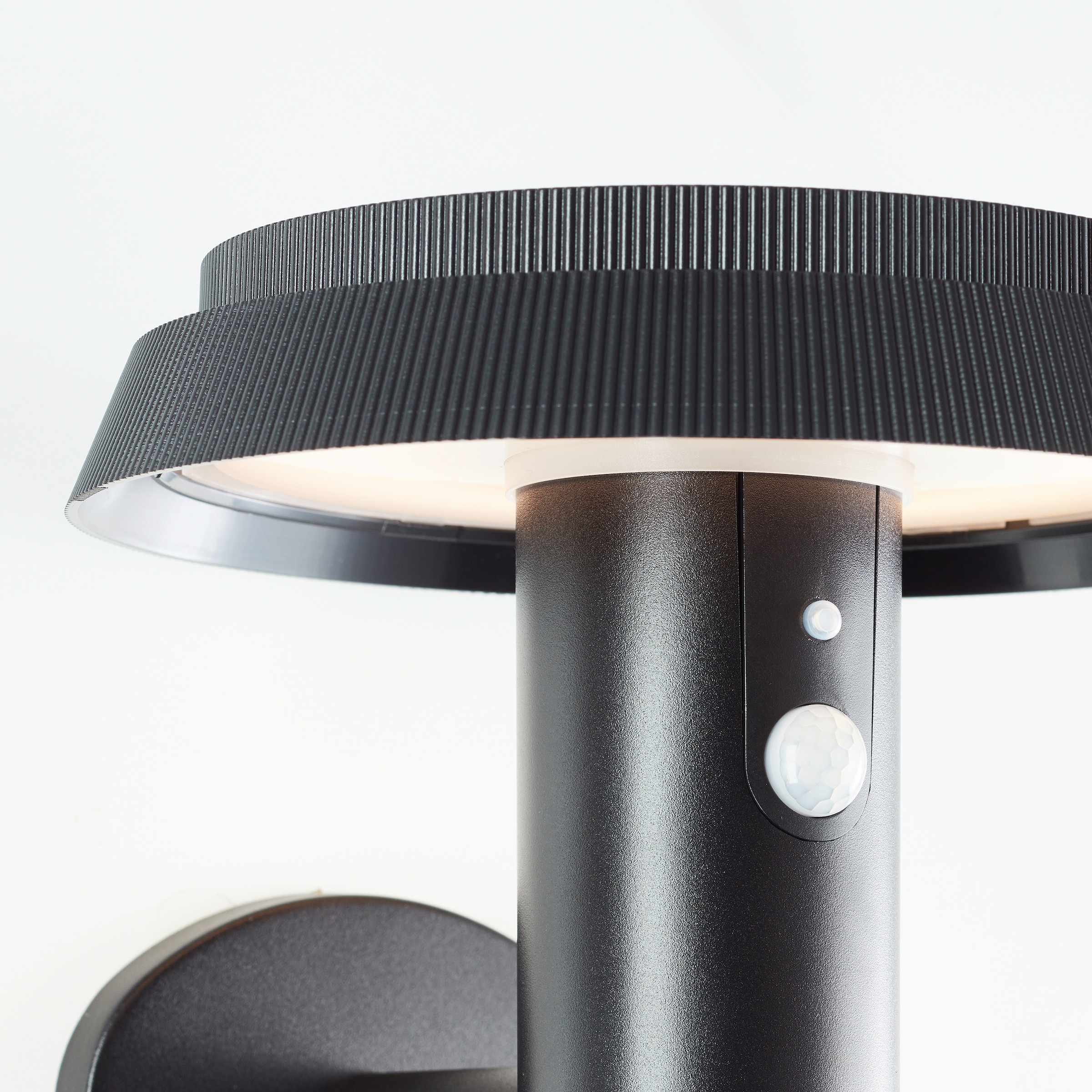 Brilliant LED Außen-Wandleuchte »Alvero« 1 Stk. Warmweiß Solar, 21 cm, 500 lm, 3000 K, Metall, schwarz