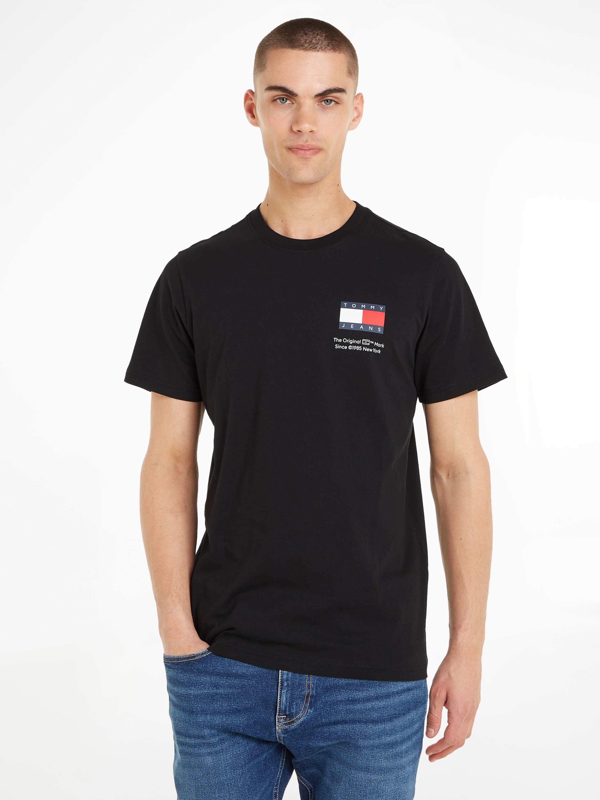 Tommy Jeans Plus T-Shirt »TJM SLIM ESSENTIAL FLAG TEE EXT«, mit Tommy Jeans  Logo-Schriftzug bei ♕